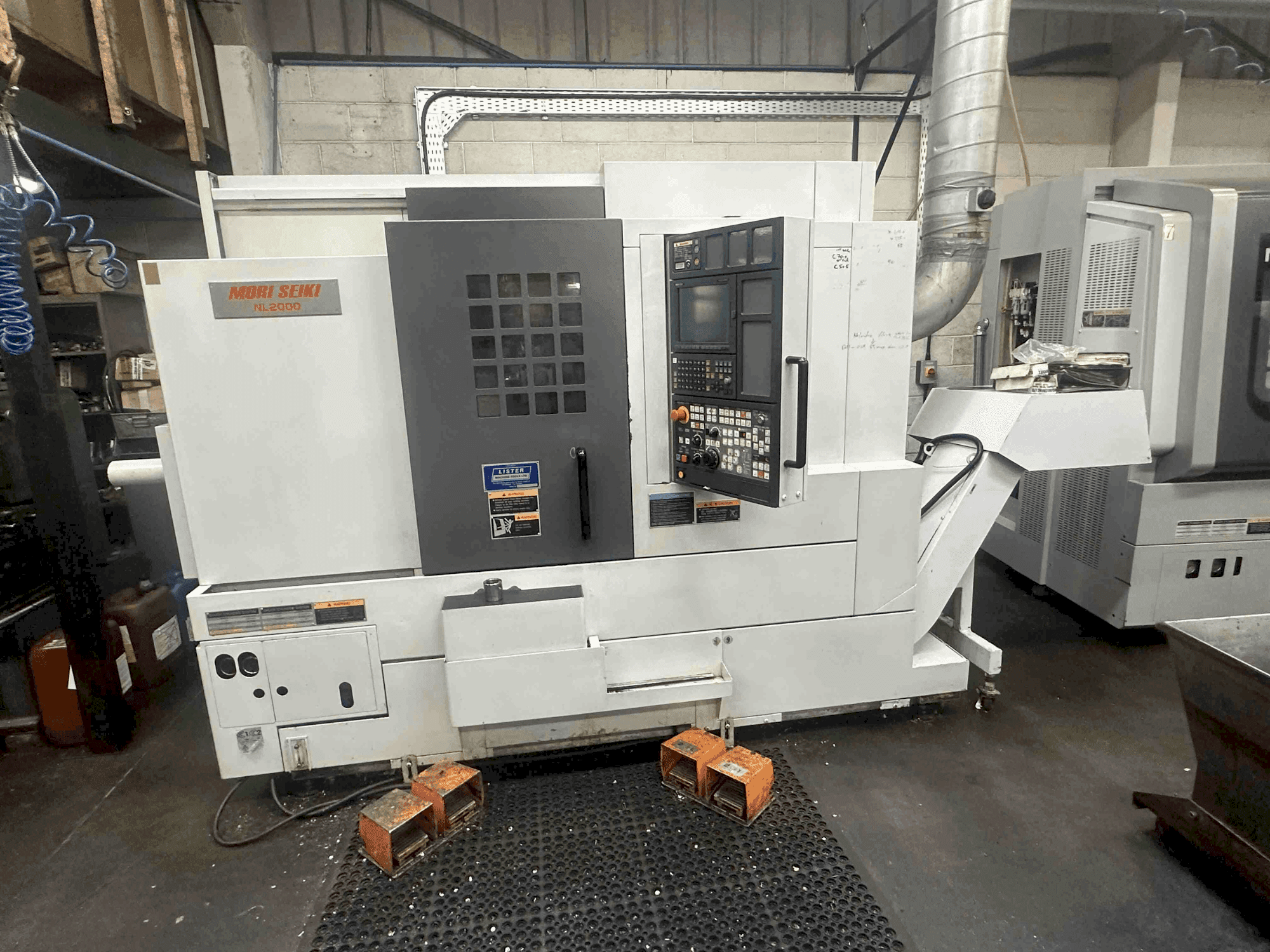 Vista frontale della macchina MORI SEIKI NL2000SY/500