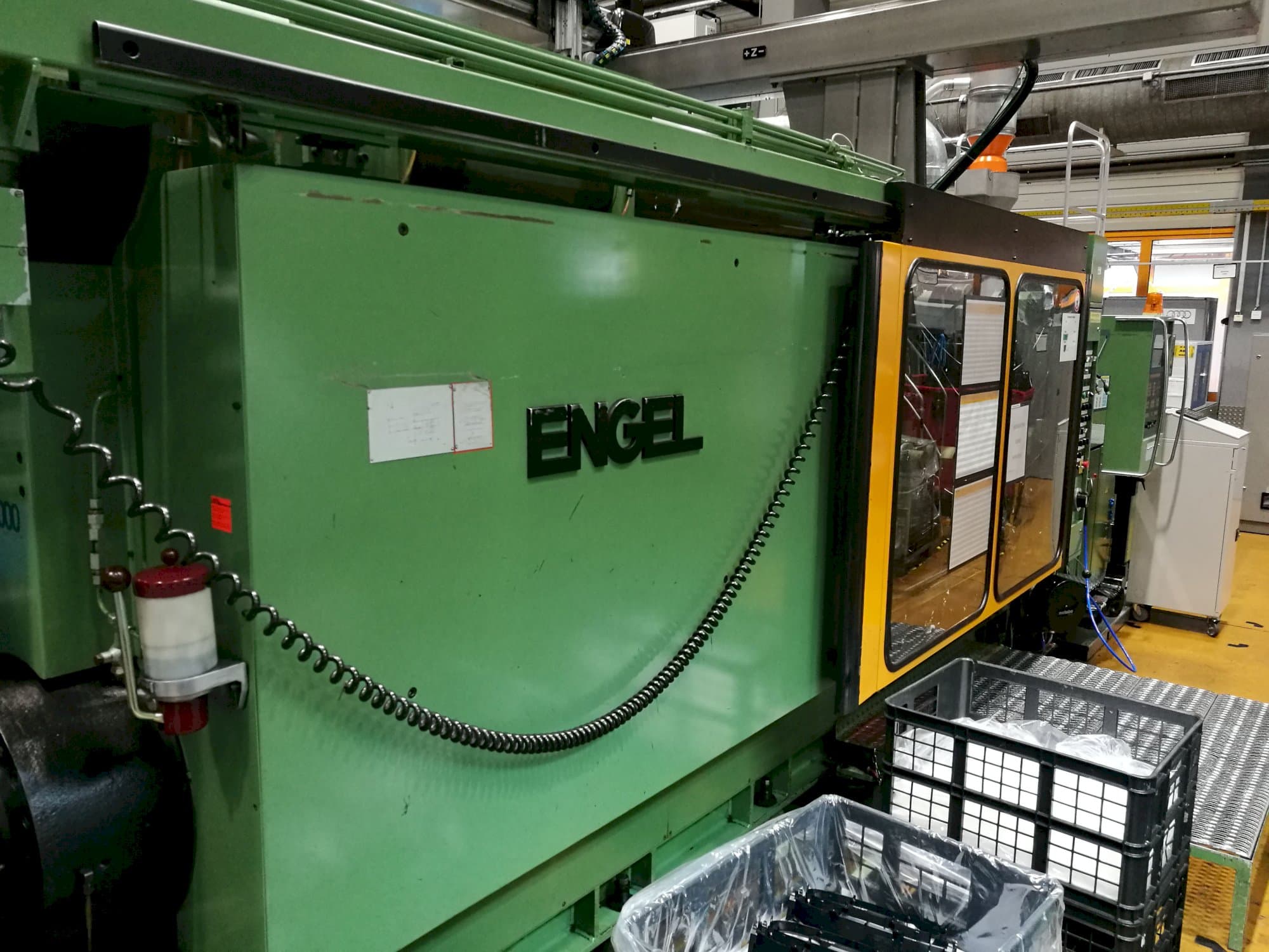 Vista lato sinistro della macchina ENGEL ES 4400/800