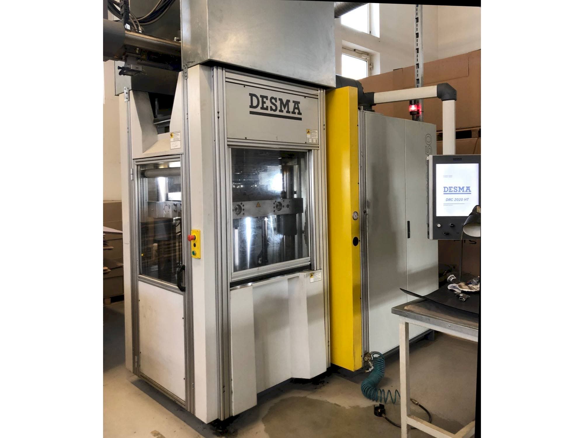 Vista frontale della macchina Kloeckner Desma D 968.250 ZO
