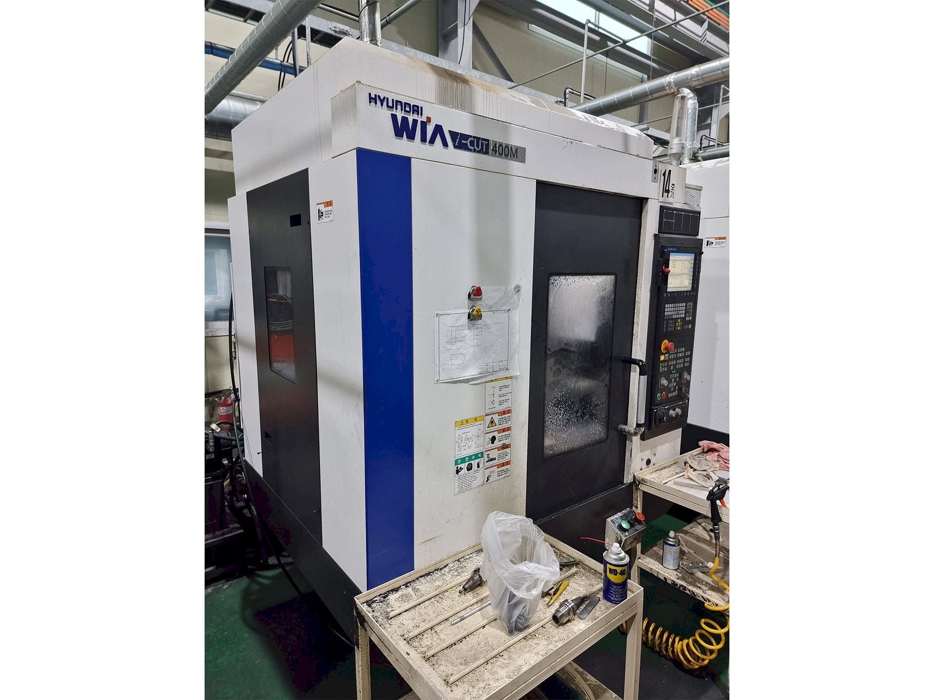 Vista frontale della macchina Hyundai Wia i-CUT400M