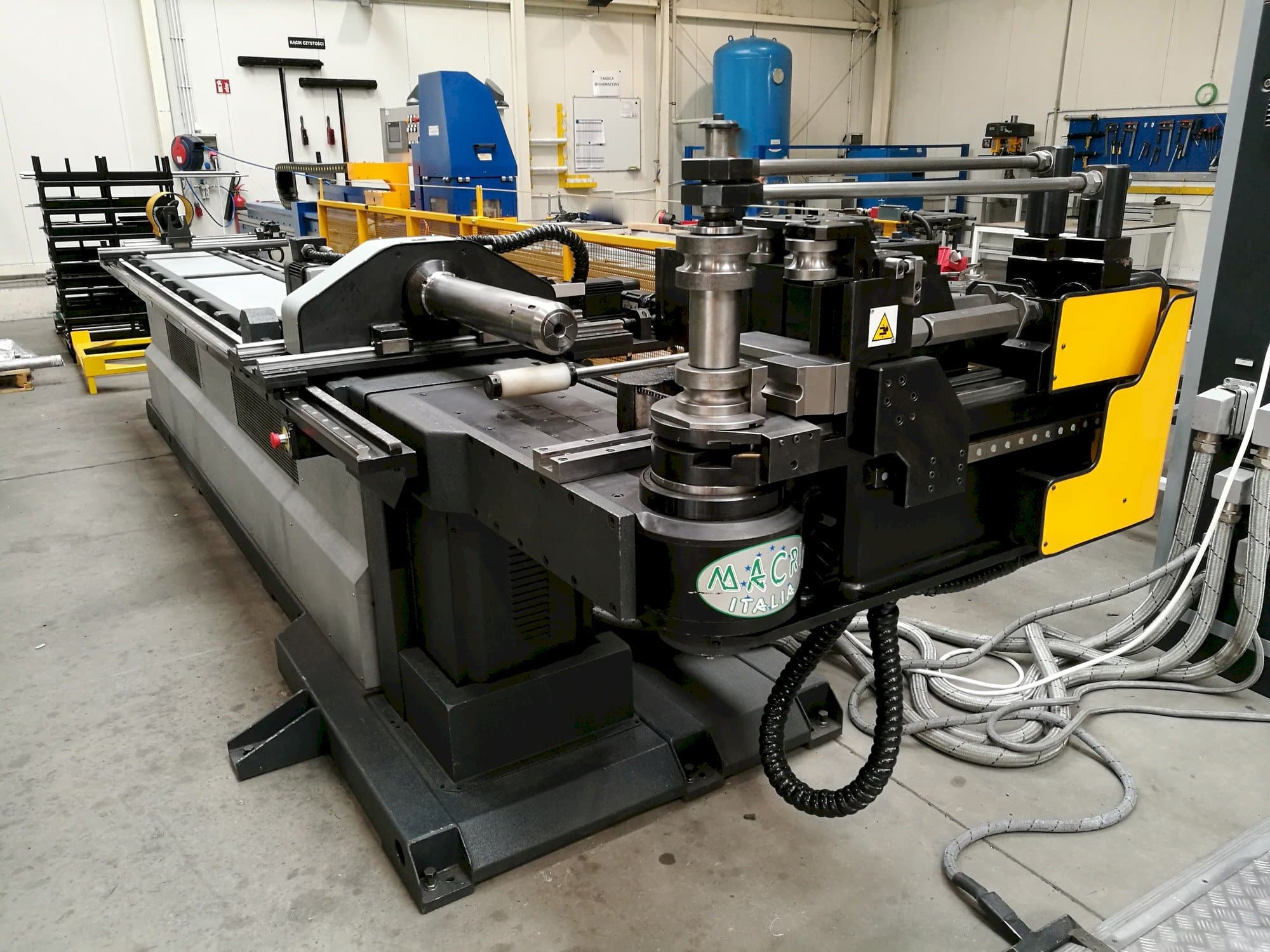 Vista frontale della macchina Macri Italia PROVAR 6-65