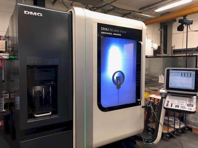 Vista frontale della macchina DECKEL MAHO DMU 50 eVo Linear