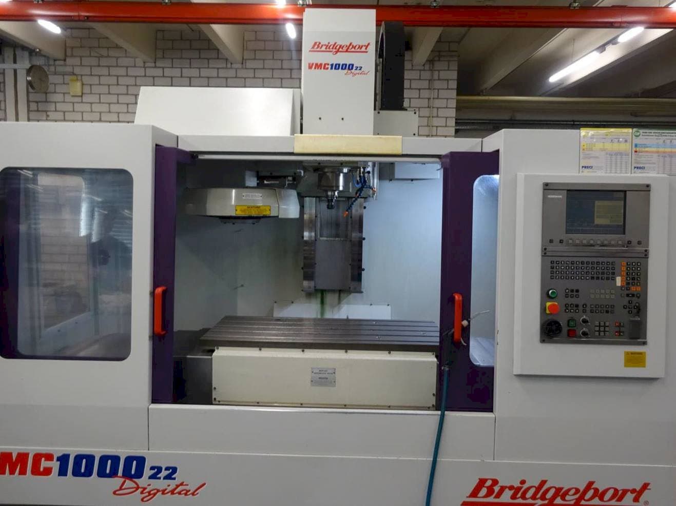 Vista frontale della macchina Bridgeport VMC1000-22