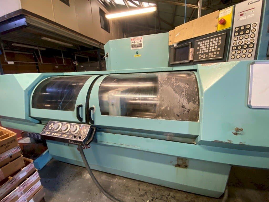 Vista frontale della macchina STUDER S30 lean Pro