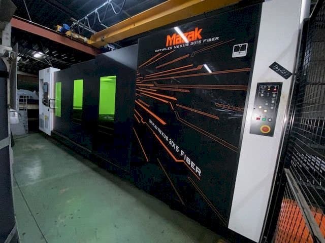 Vista frontale della macchina Mazak Optiplex Nexus 3015