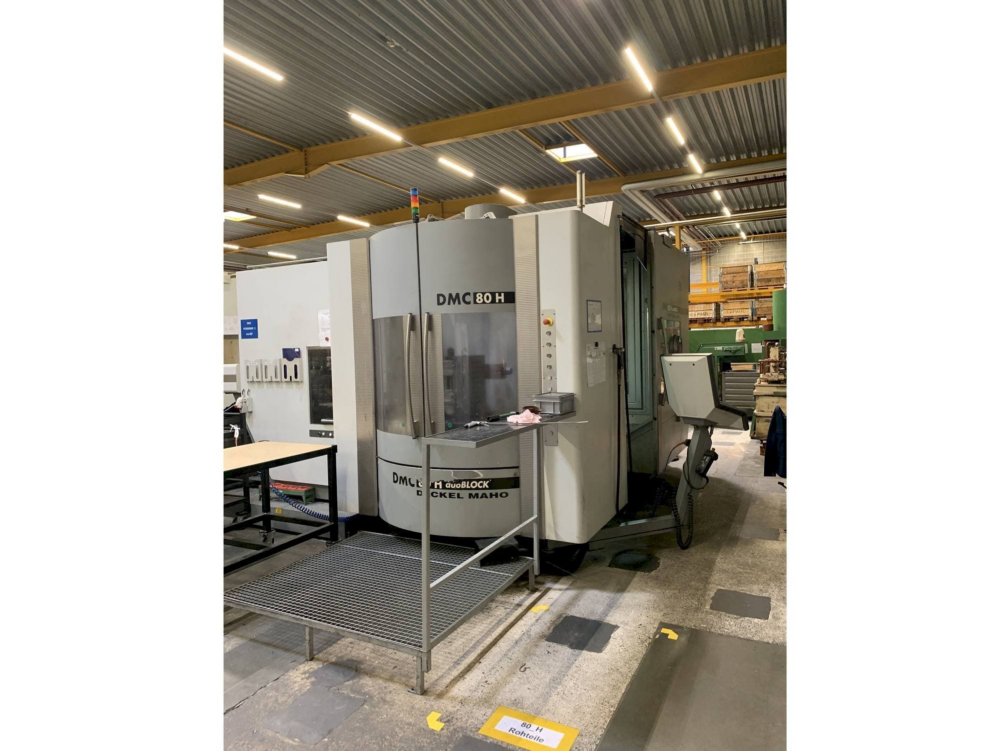 Vista frontale della macchina DECKEL MAHO DMC 80 H duoBLOCK