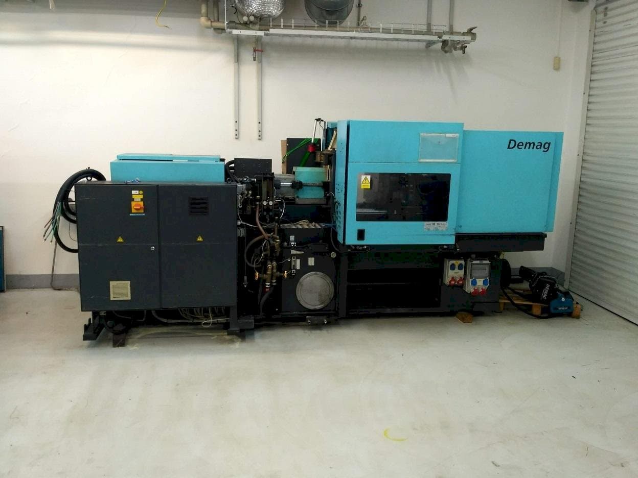 Vista frontale della macchina DEMAG Ergotech Concept 800/420-310