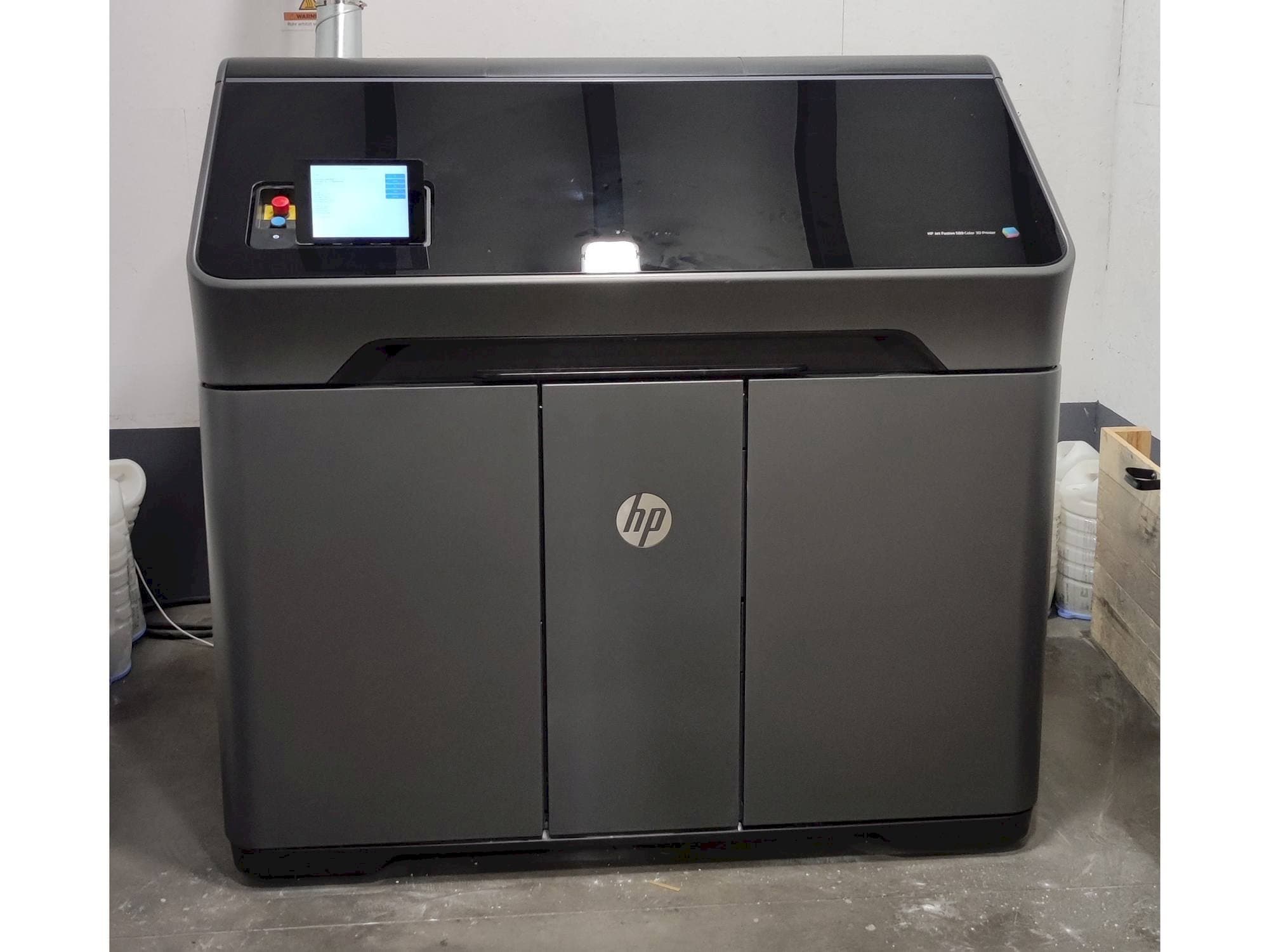 Vista frontale della macchina HP MJF 580