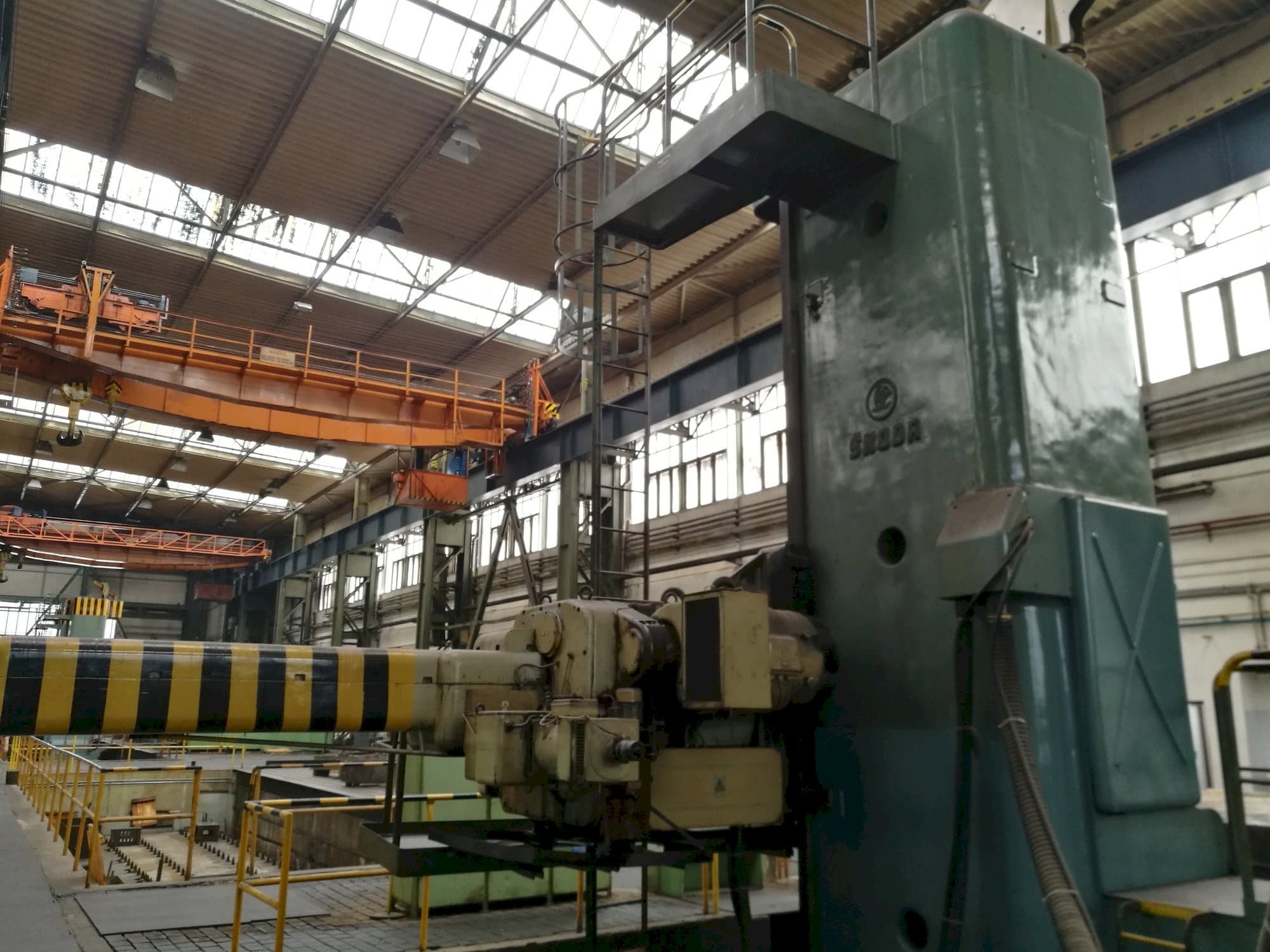 Vista frontale della macchina SKODA WDA 200