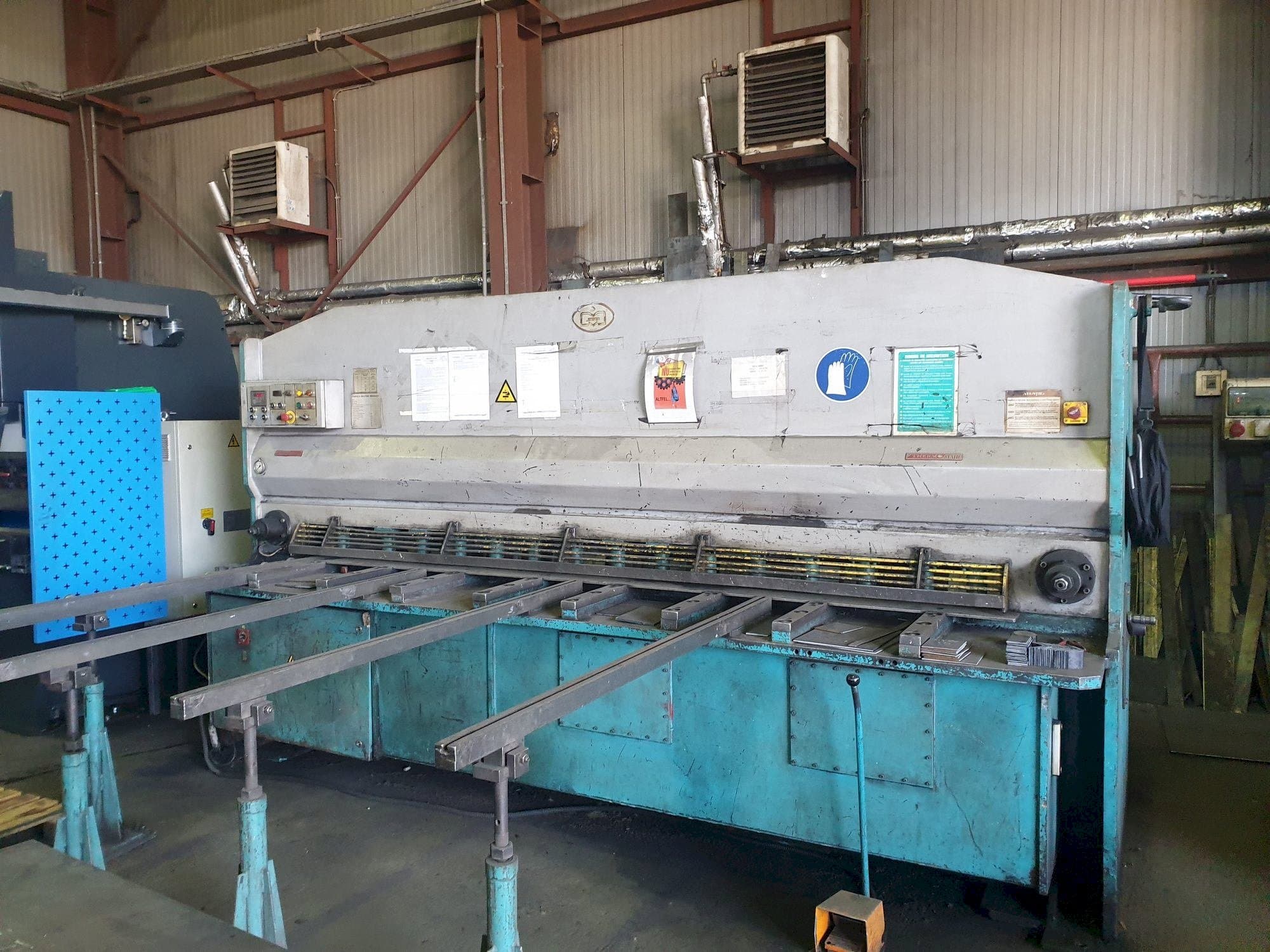 Vista frontale della macchina SIMEROM FGH 1030A