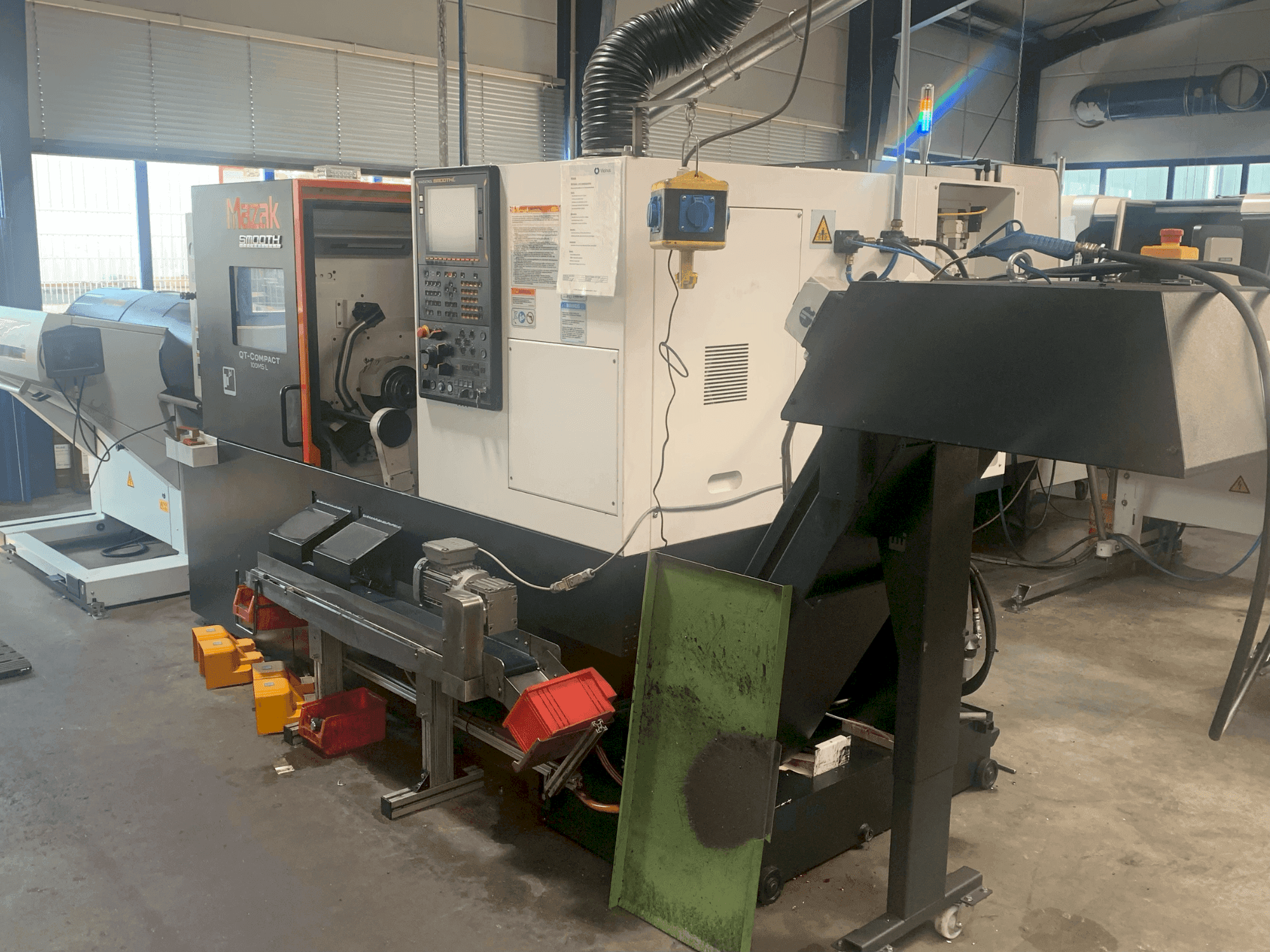 Vista frontale della macchina Mazak QTC 100 MSL