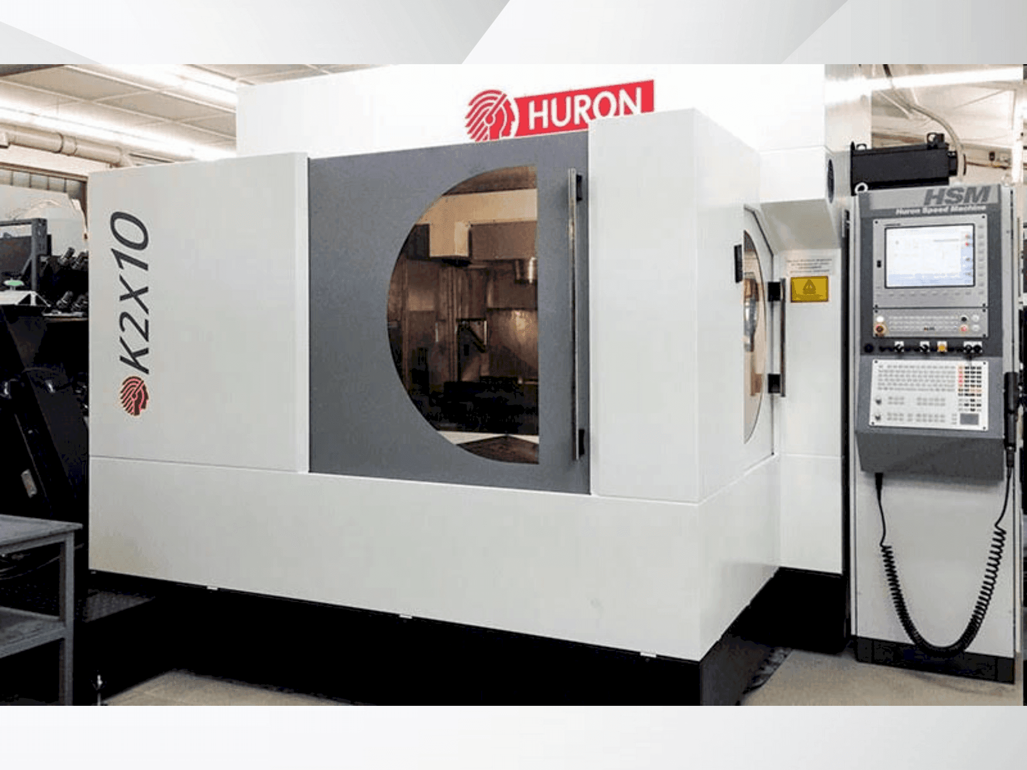 Vista frontale della macchina Huron K2X10