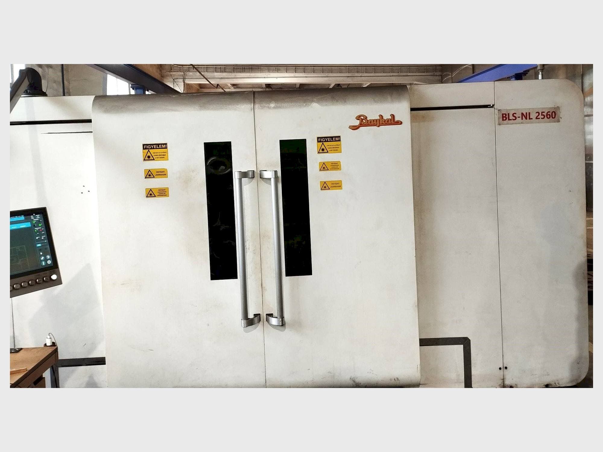 Vista frontale della macchina Baykal BLS-NL 2060 4kW Fiber