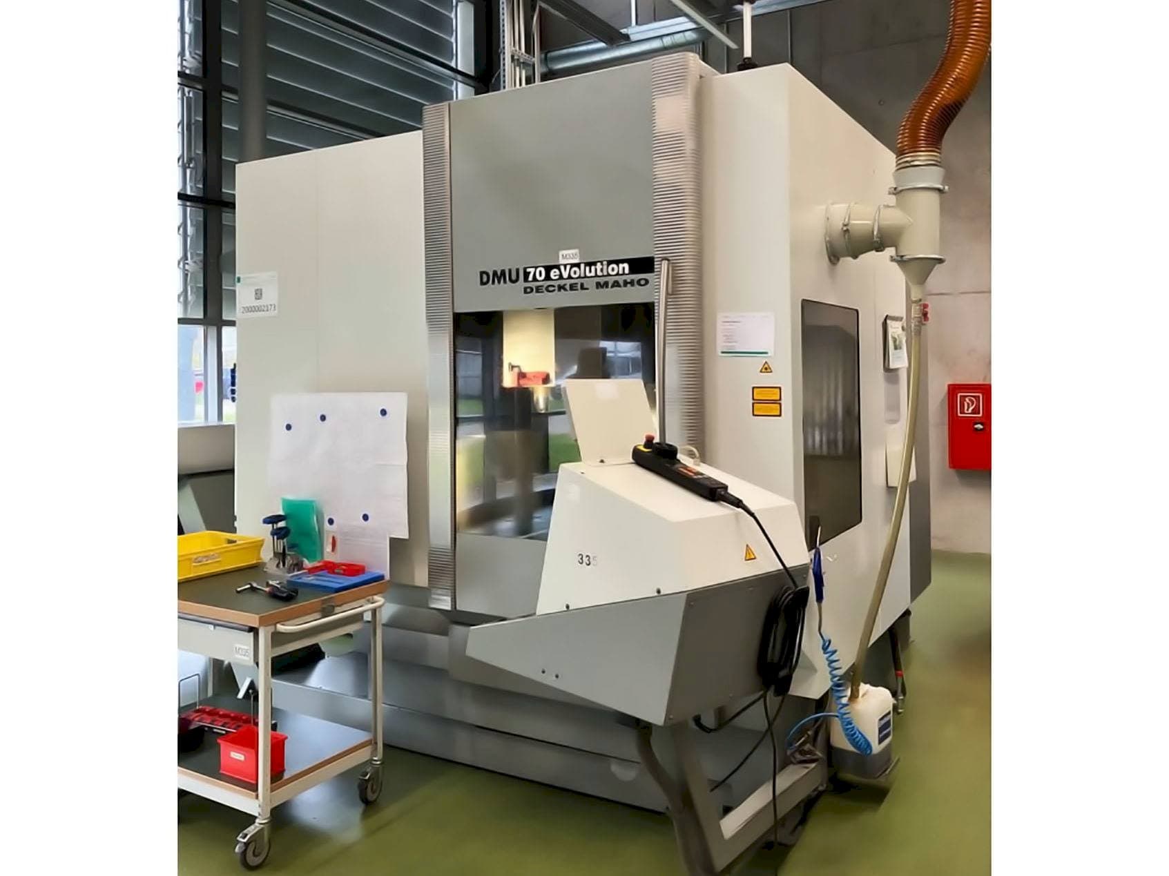 Vista frontale della macchina DECKEL MAHO DMU 70 Evolution