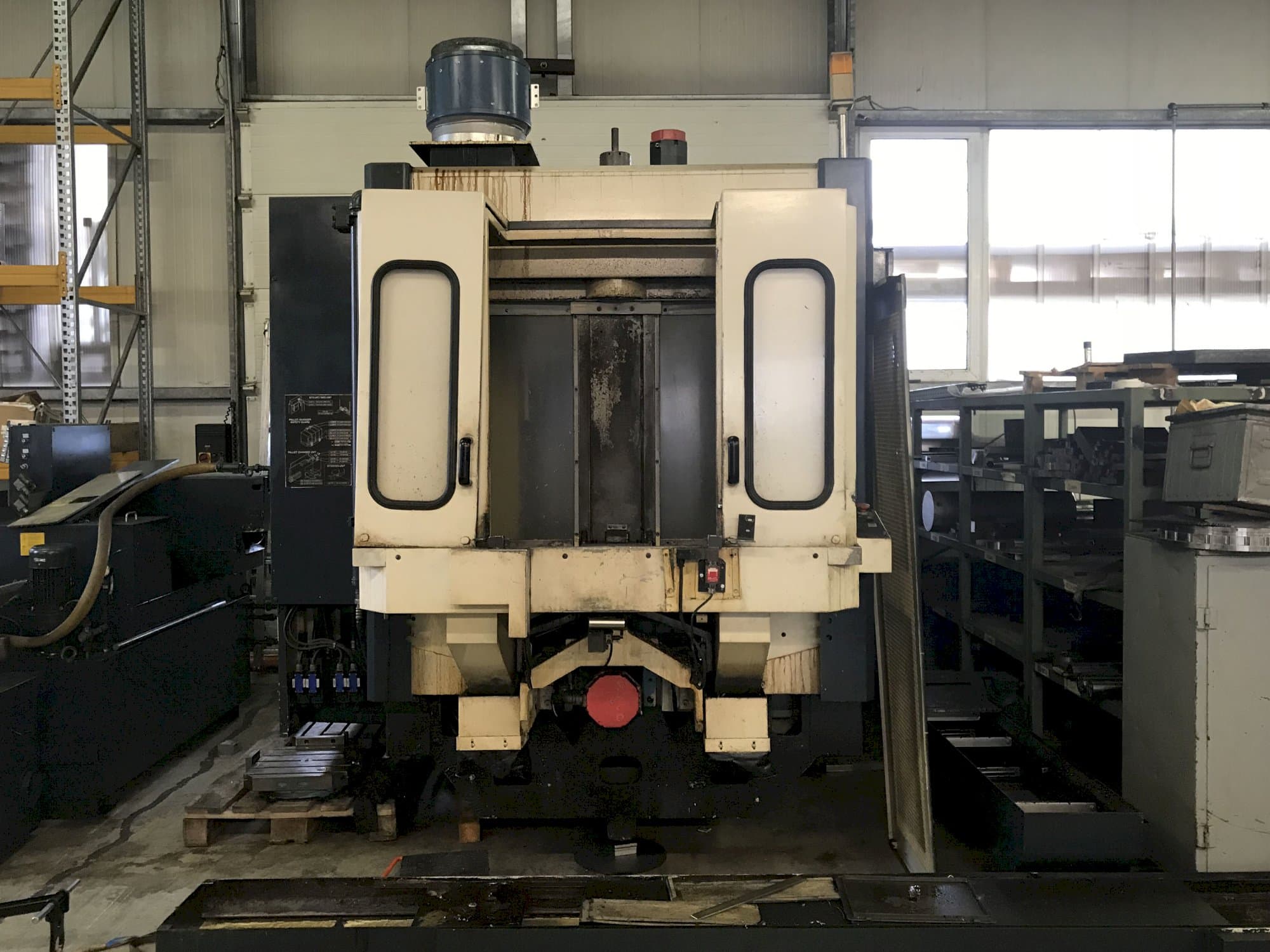 Vista frontale della macchina Makino A55-A40