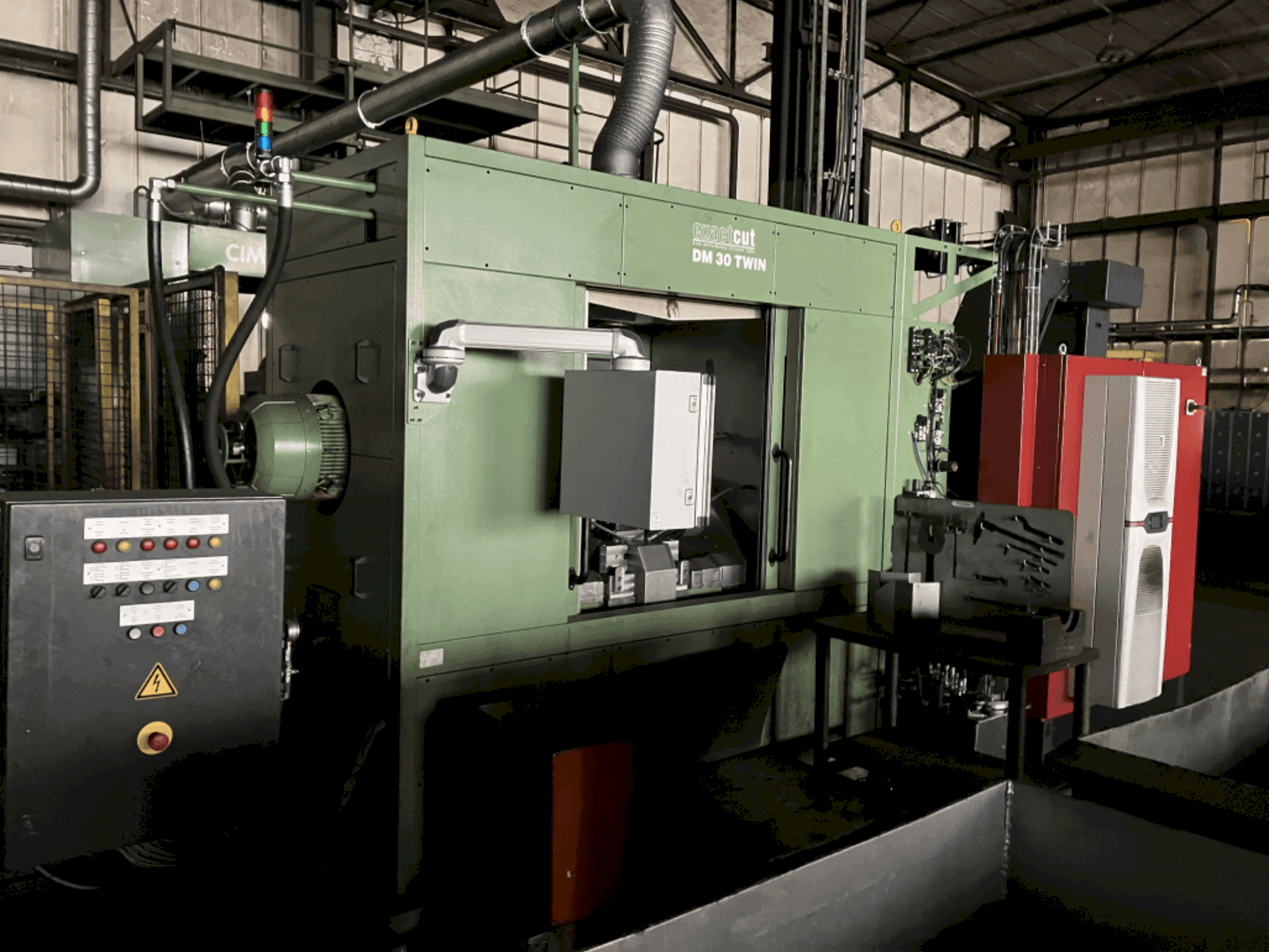 Vista frontale della macchina ExactCut DM 30 TWIN