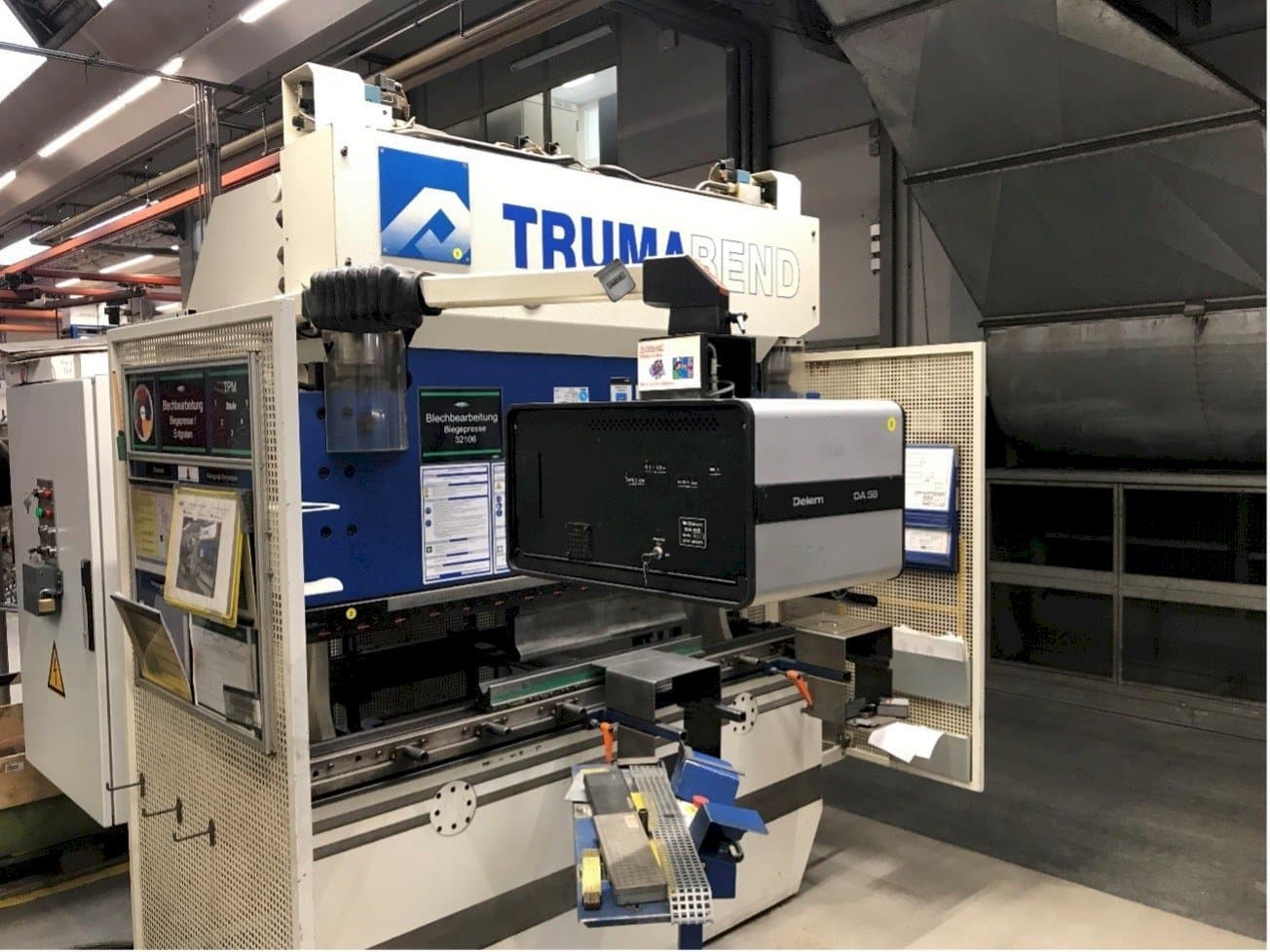 Vista frontale della macchina Trumpf Trumabend 80/2