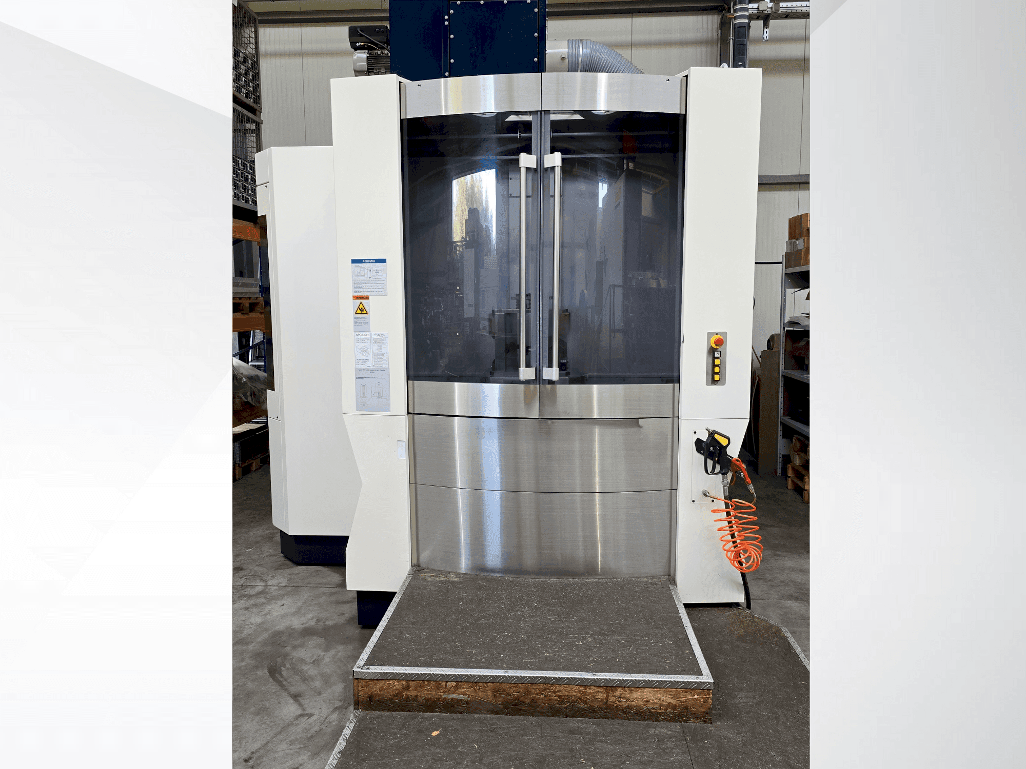 Vista frontale della macchina Makino A61nx