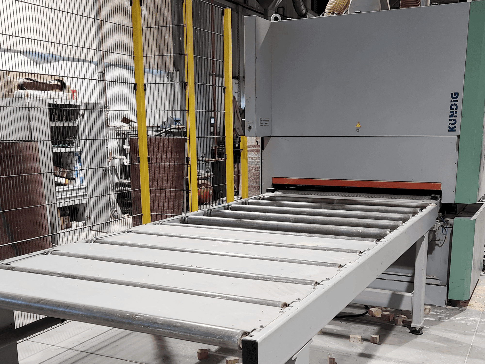 Vista frontale della macchina Kundig Premium-2 1350-RG