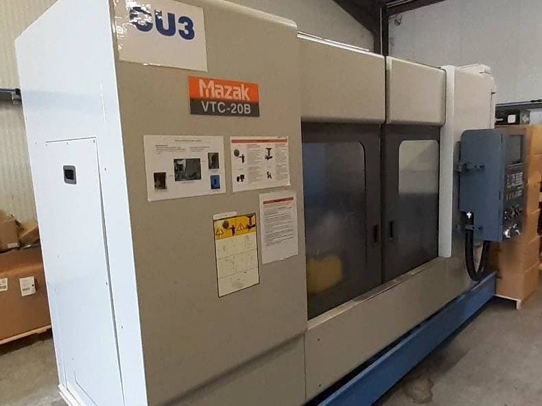 Vista frontale della macchina Mazak VTC 20B