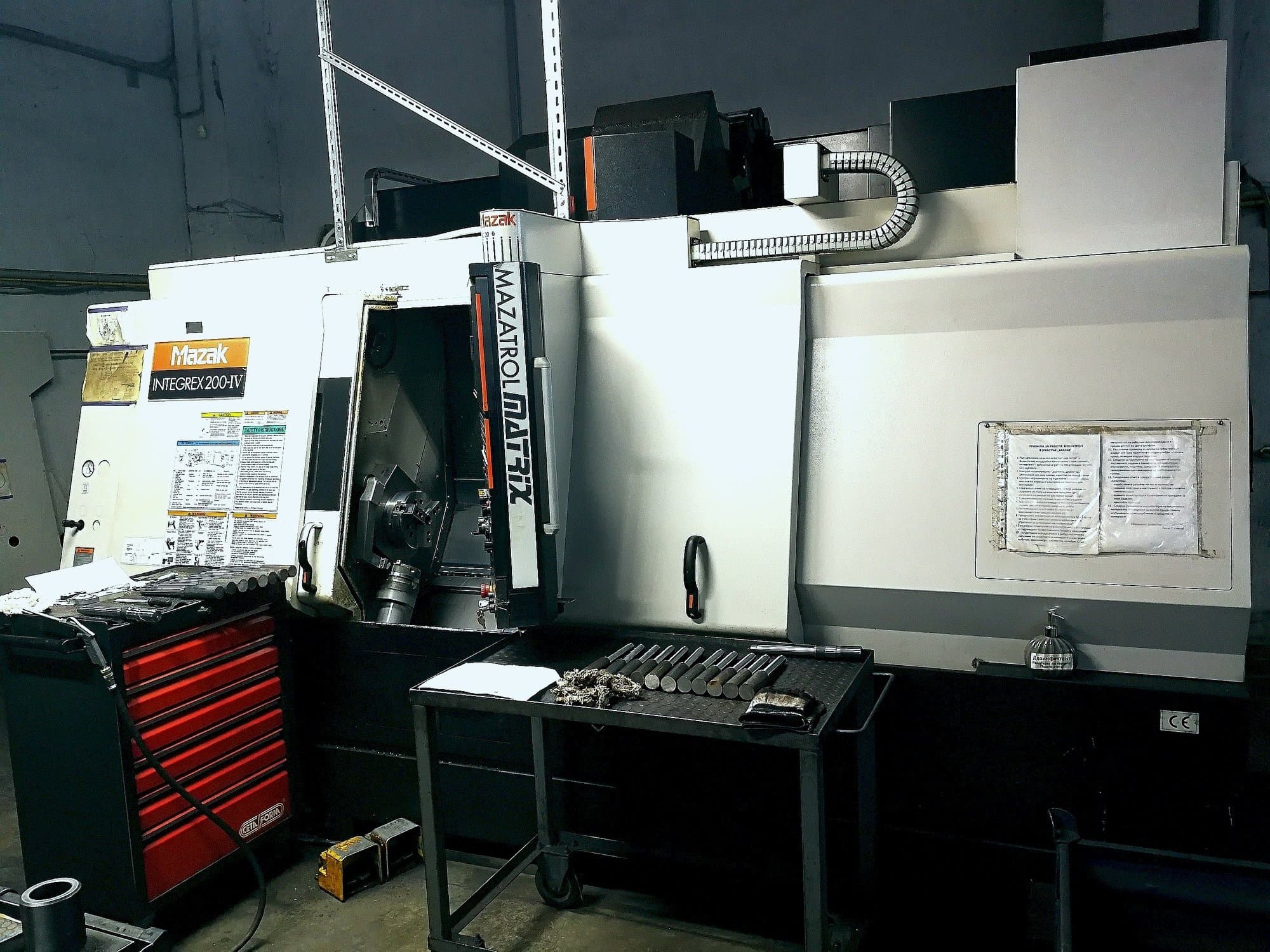 Vista frontale della macchina Mazak INTEGREX 200-IV