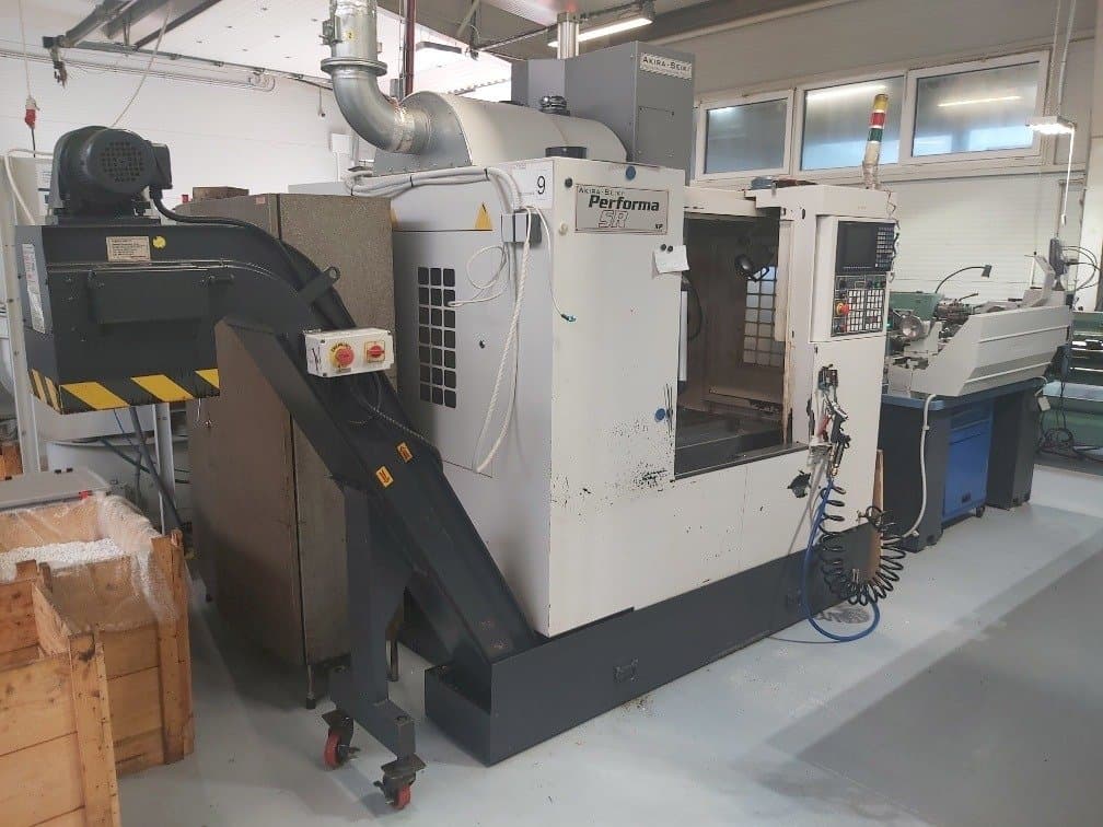 Vista frontale della macchina Akira Seiki SR2XP