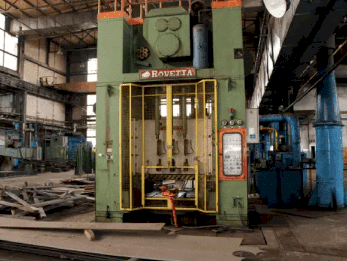 Vista frontale della macchina ROVETTA PRESSE 400T