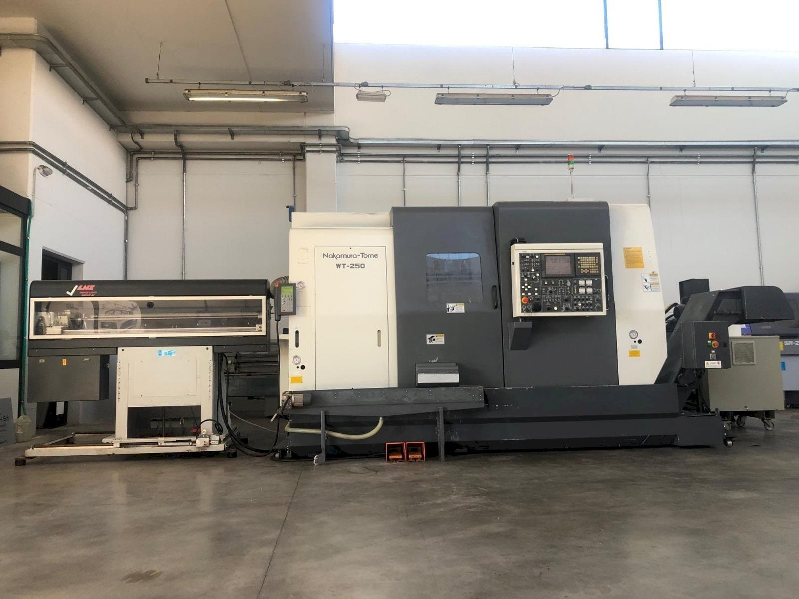 Vista frontale della macchina NAKAMURA-TOME WT-250 MMY
