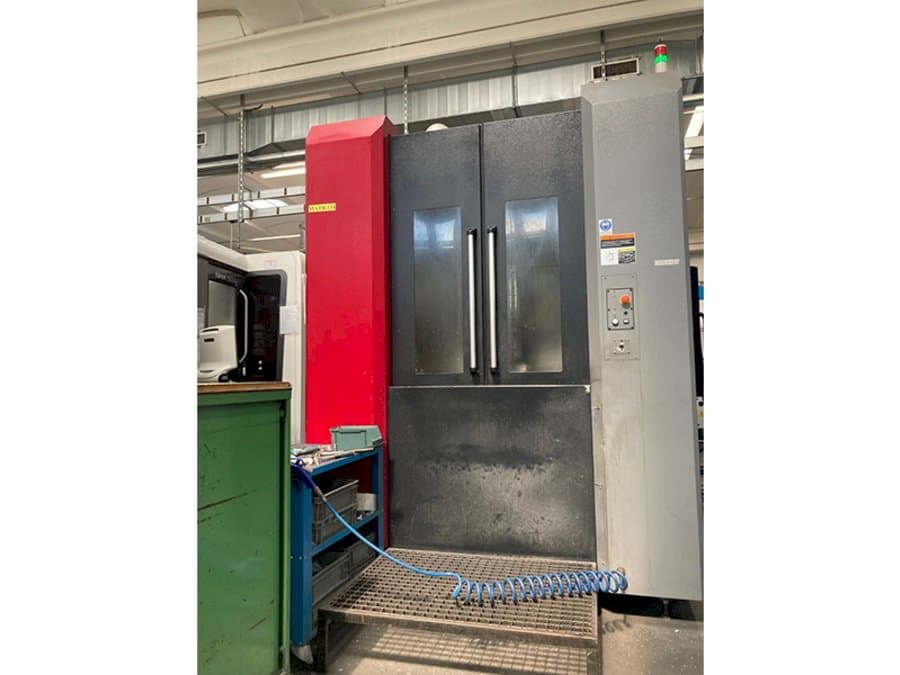 Vista frontale della macchina OKK HMC 500