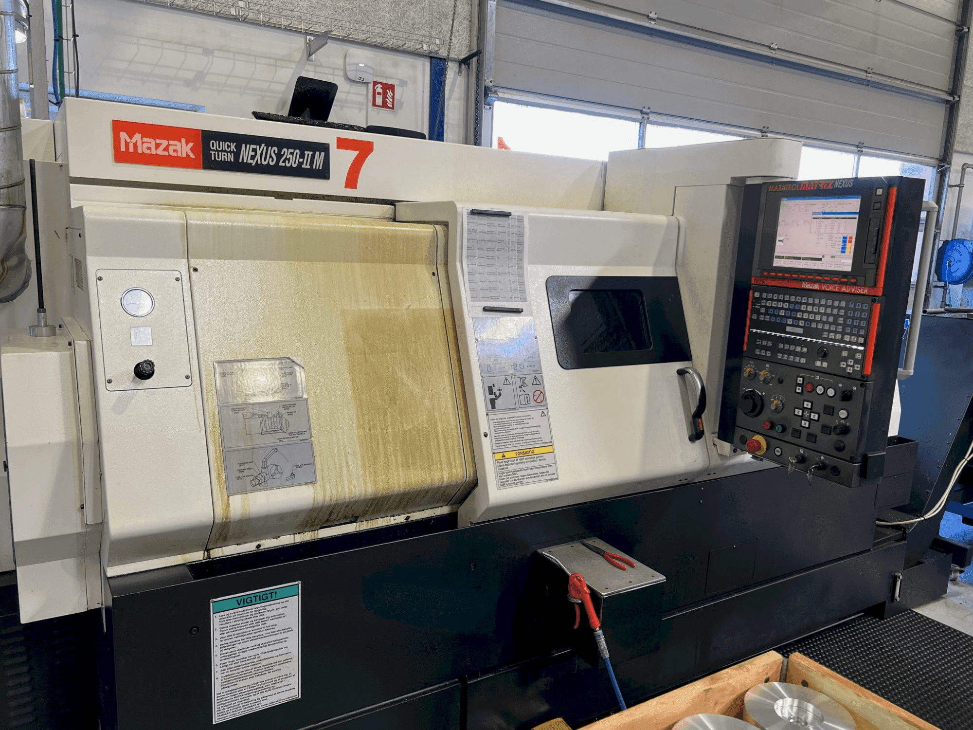 Vista frontale della macchina Mazak QTN 250-II M