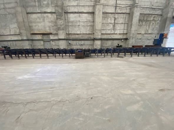 Vista frontale della macchina Peddinghaus Avenger MDL1000B