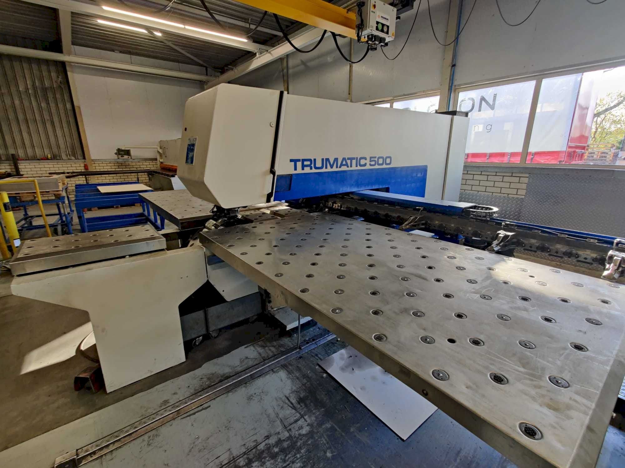 Vista frontale della macchina Trumpf Trumatic 500