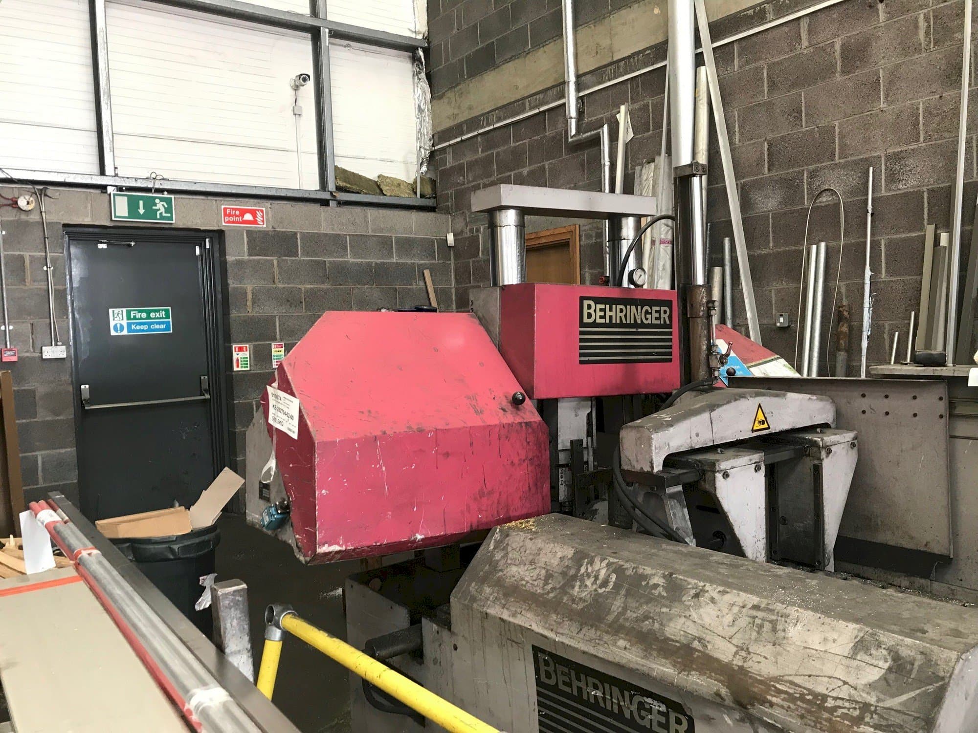 Vista frontale della macchina Behringer HBP303A