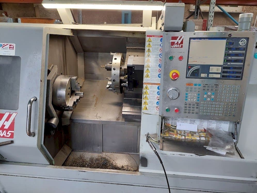 Vista frontale della macchina HAAS SL-30TBHE