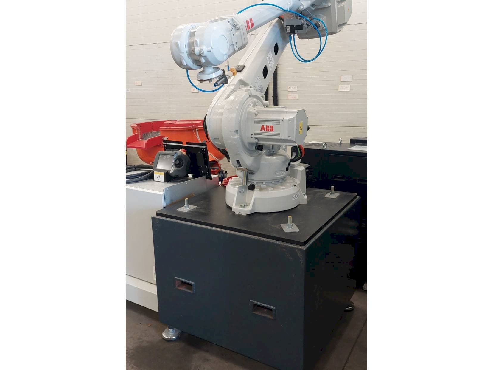 Vista frontale della macchina ABB IRB 4600