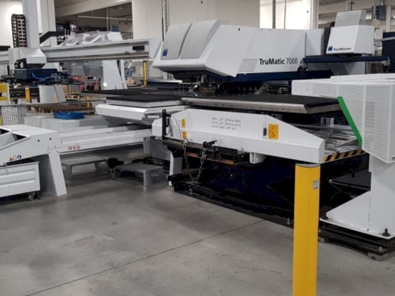 Vista frontale della macchina Trumpf Trumatic 7000