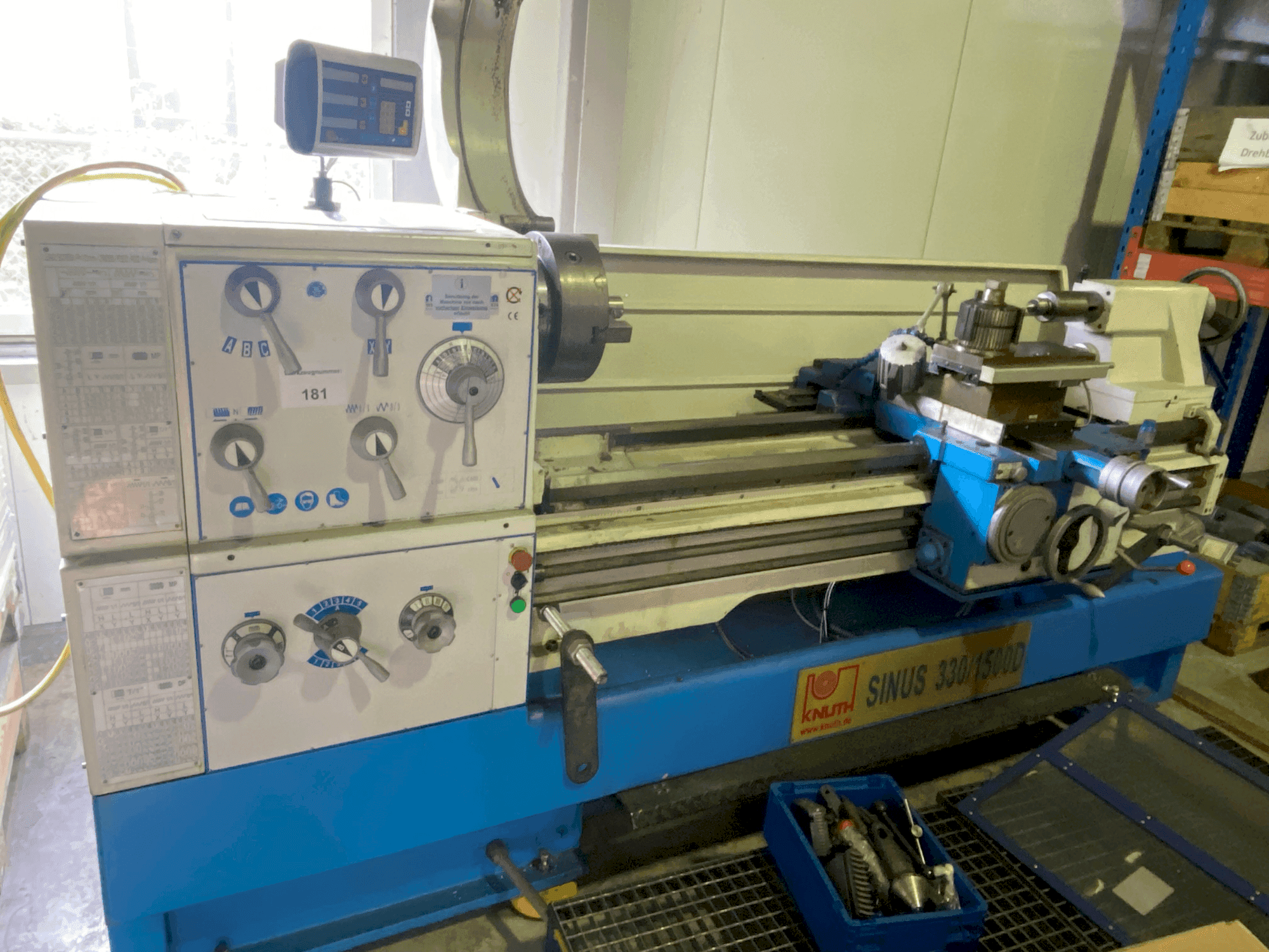 Vista frontale della macchina KNUTH SINUS 330/1500 D