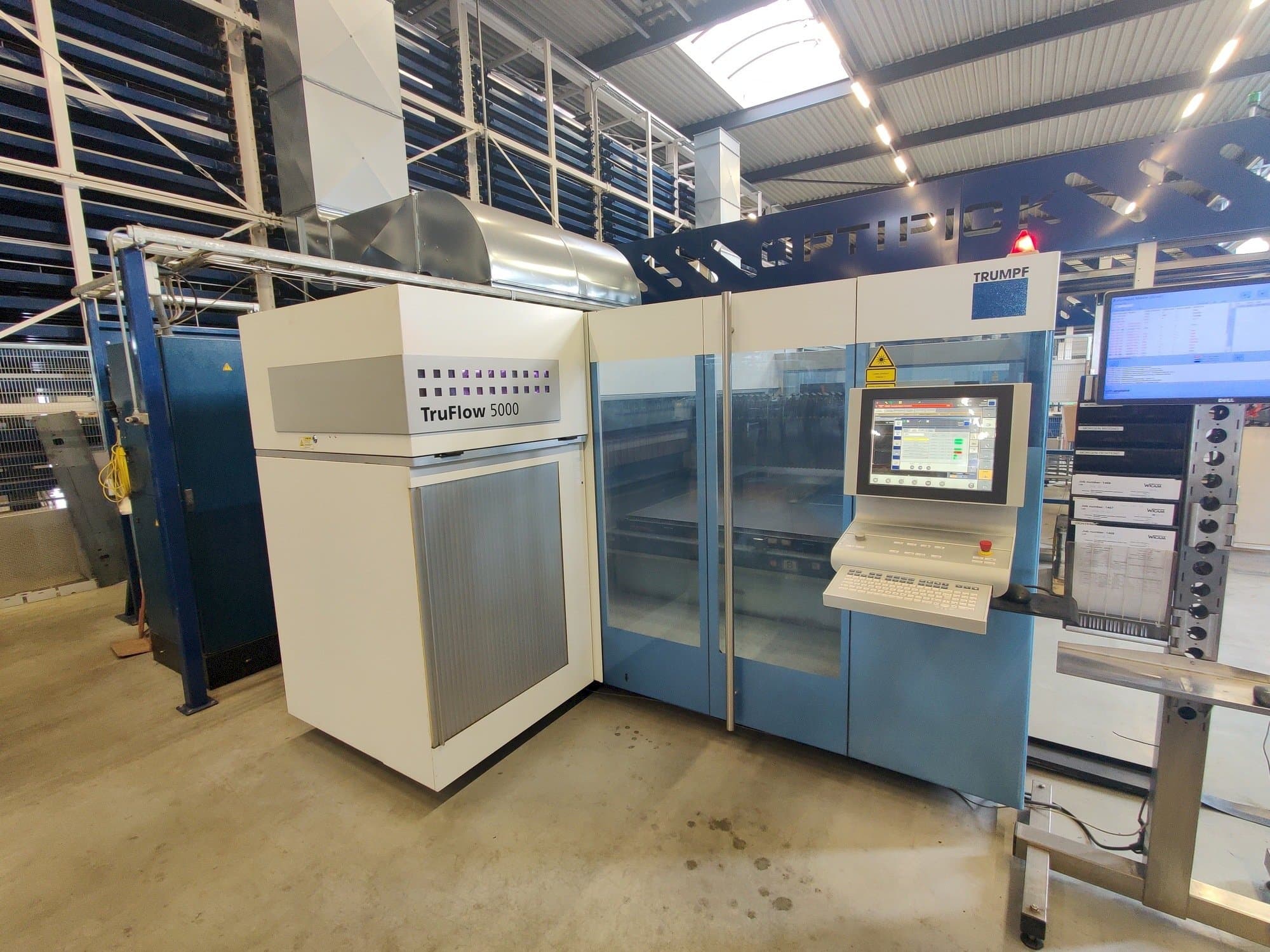 Vista frontale della macchina Trumpf TruLaser 3030