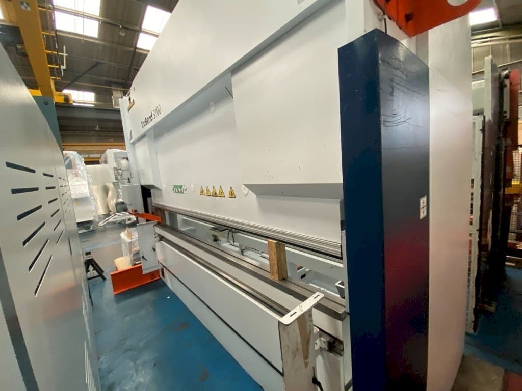 Vista frontale della macchina Trumpf TruBend 3100