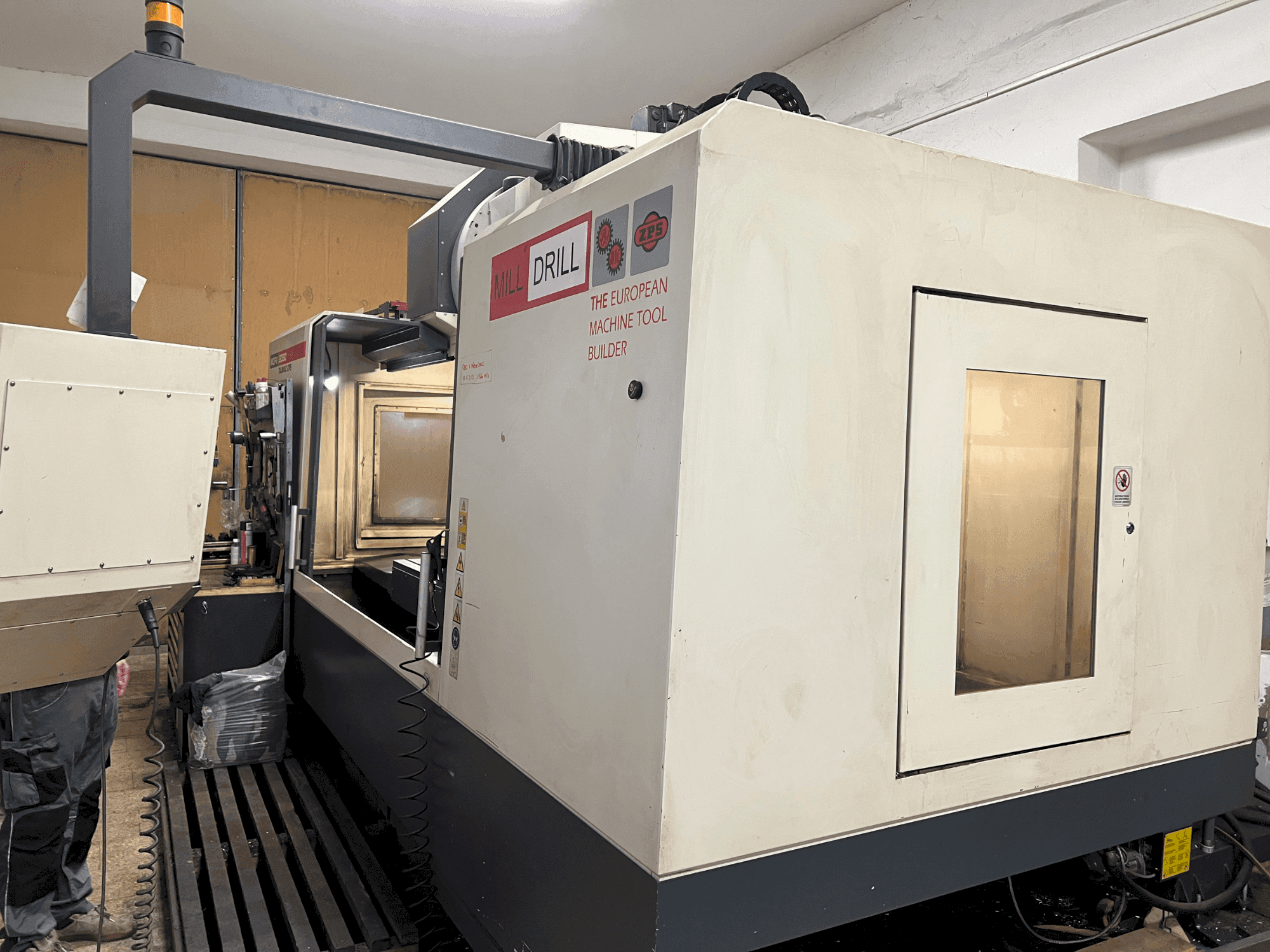 Vista frontale della macchina TAJMAC-ZPS MCFV 2080