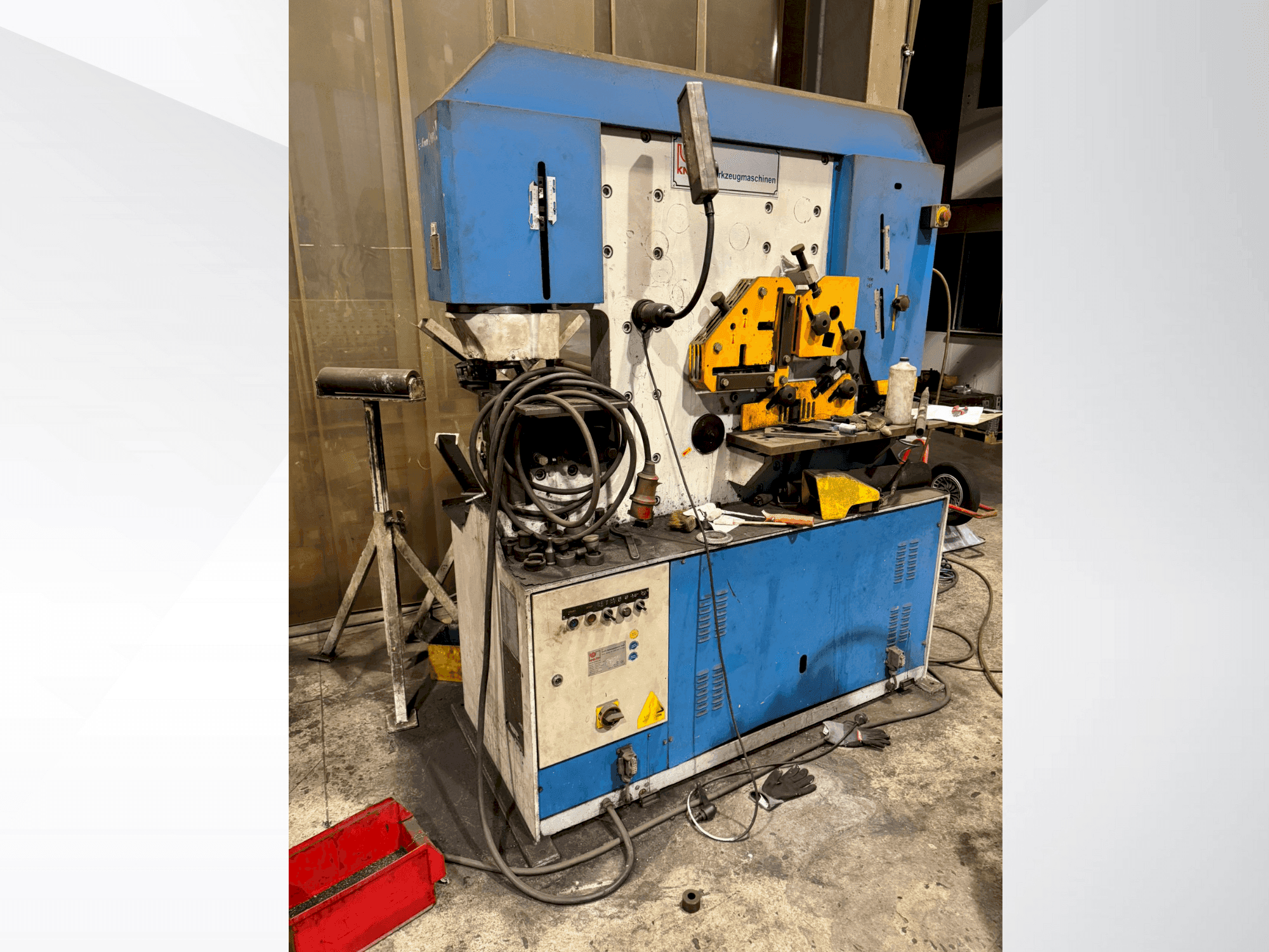 Vista frontale della macchina KNUTH HPS 80/1500