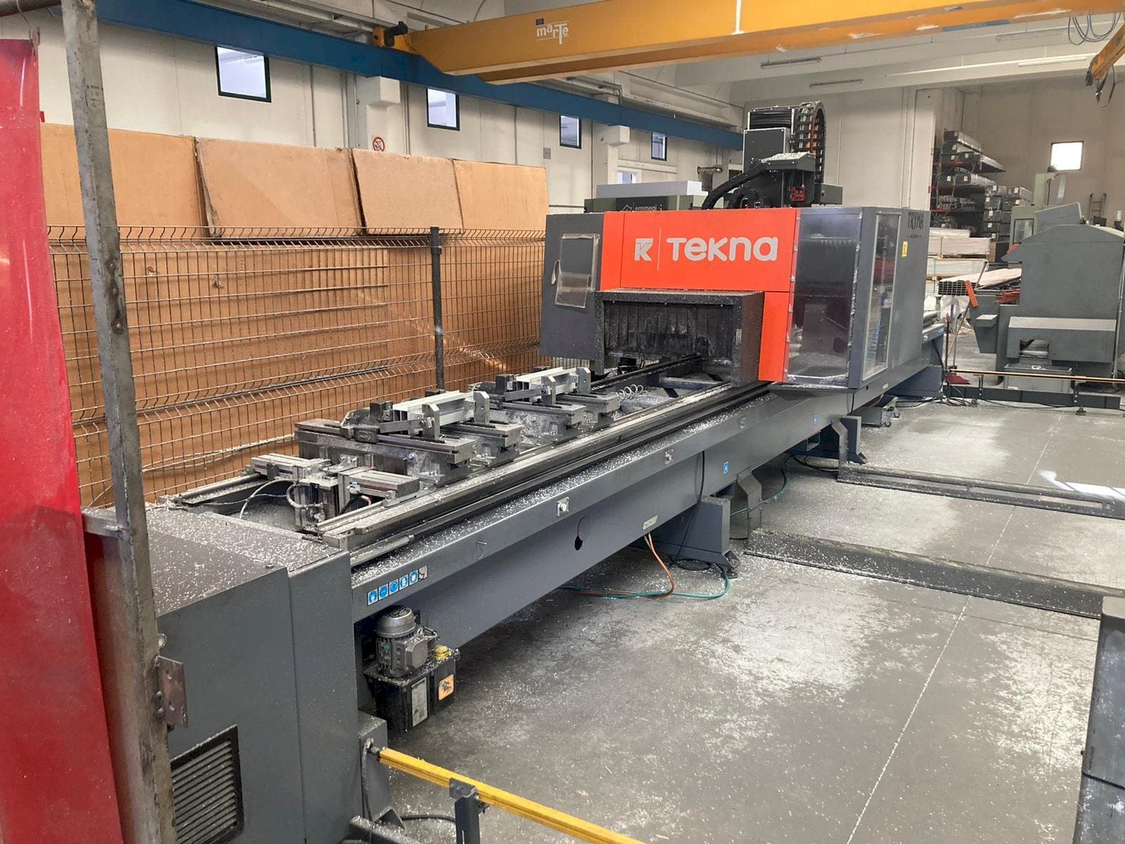 Vista frontale della macchina Tekna TKE 944-7