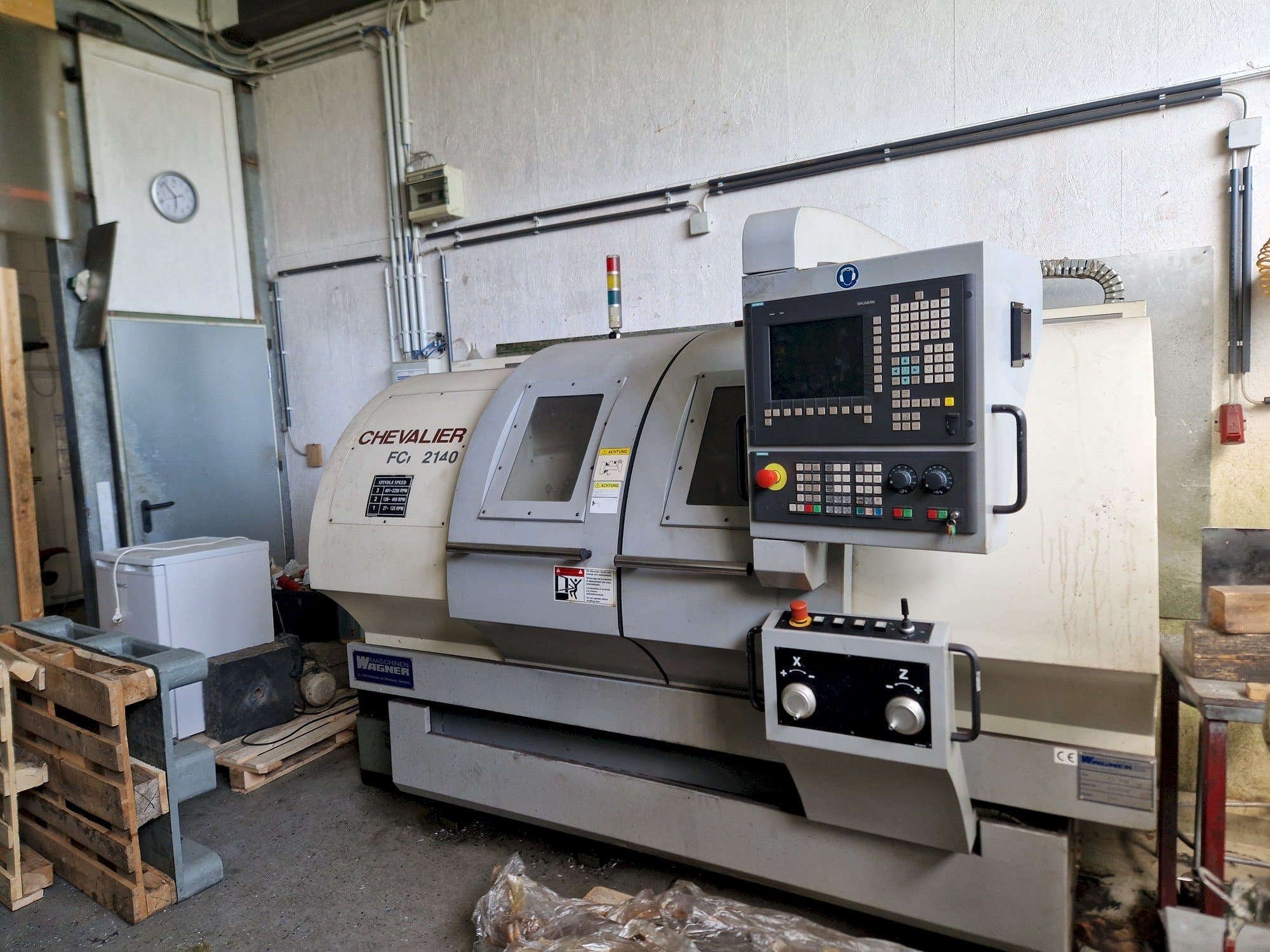 Vista frontale della macchina Chevalier FCL 2140 S