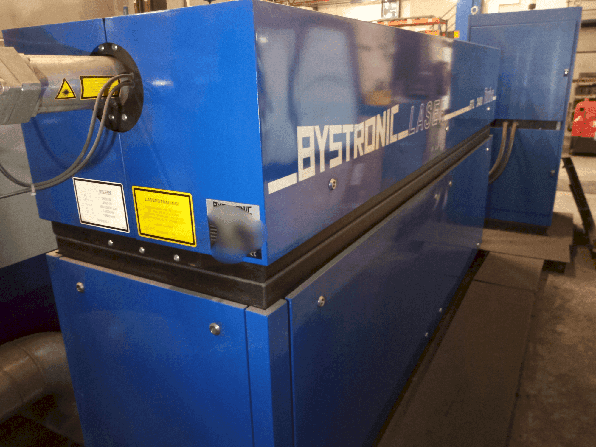 Vista frontale della macchina Bystronic BySprint 2512
