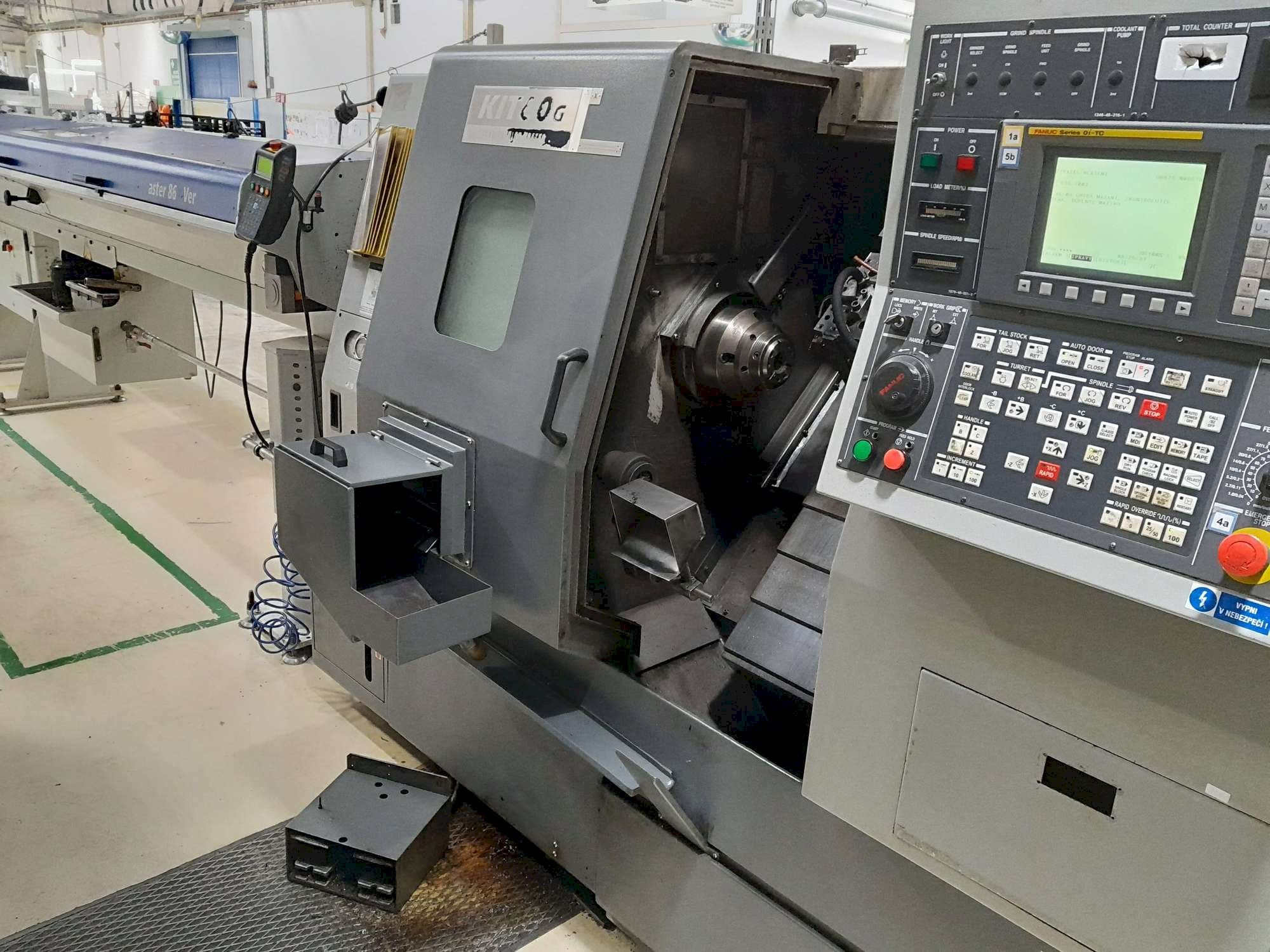 Vista frontale della macchina Hyundai Kia KIT60G