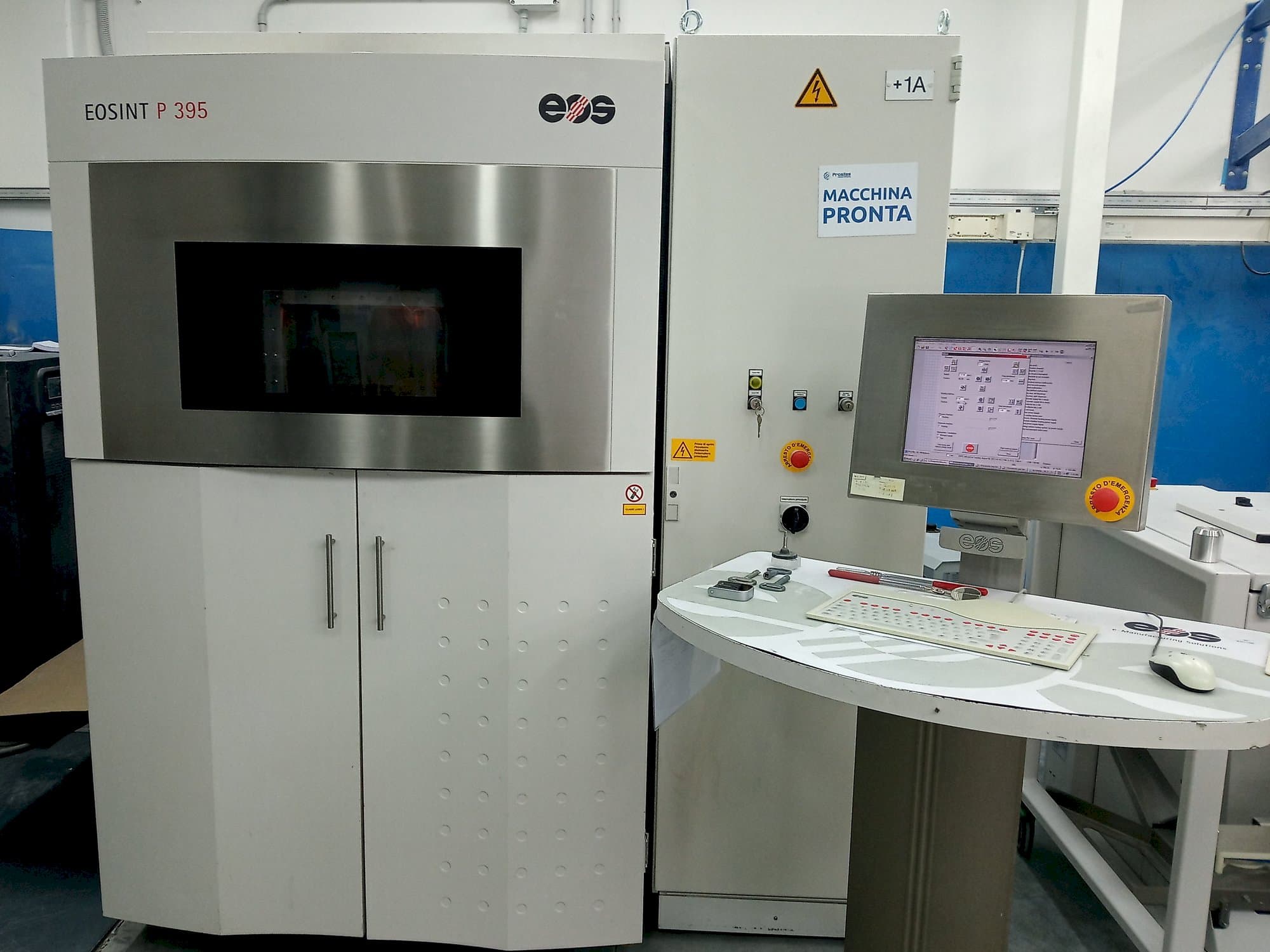 Vista frontale della macchina EOS Eosint P395