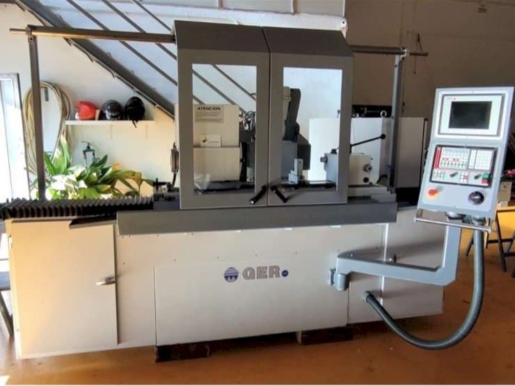 Vista frontale della macchina GER C-500 CNC