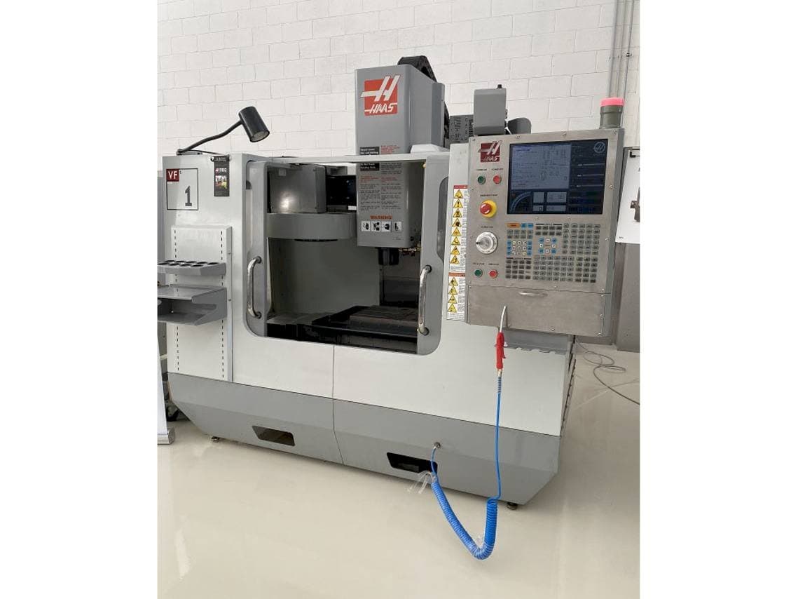 Vista frontale della macchina HAAS VF-1