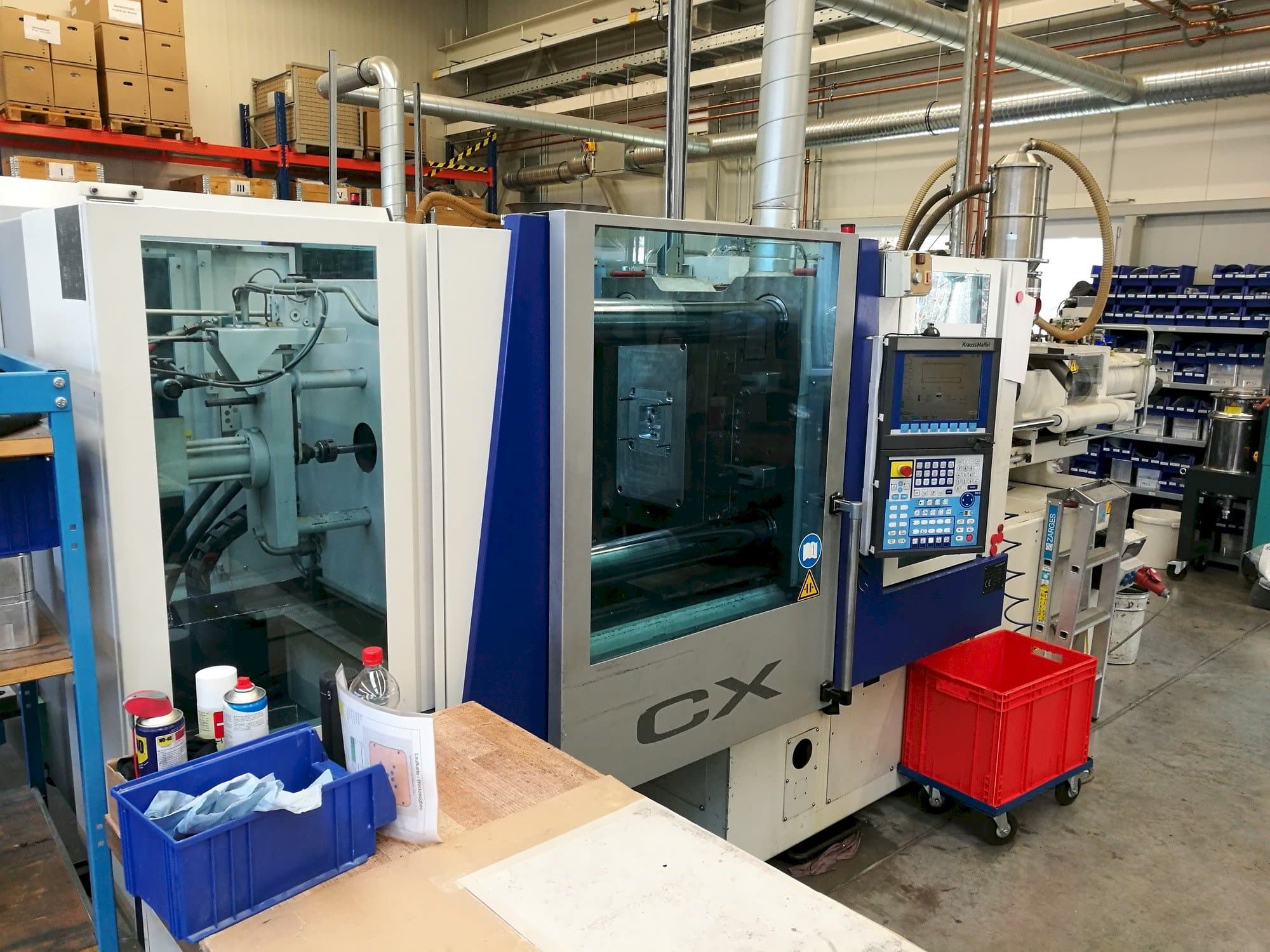 Vista frontale della macchina Krauss Maffei 160-1000 CX