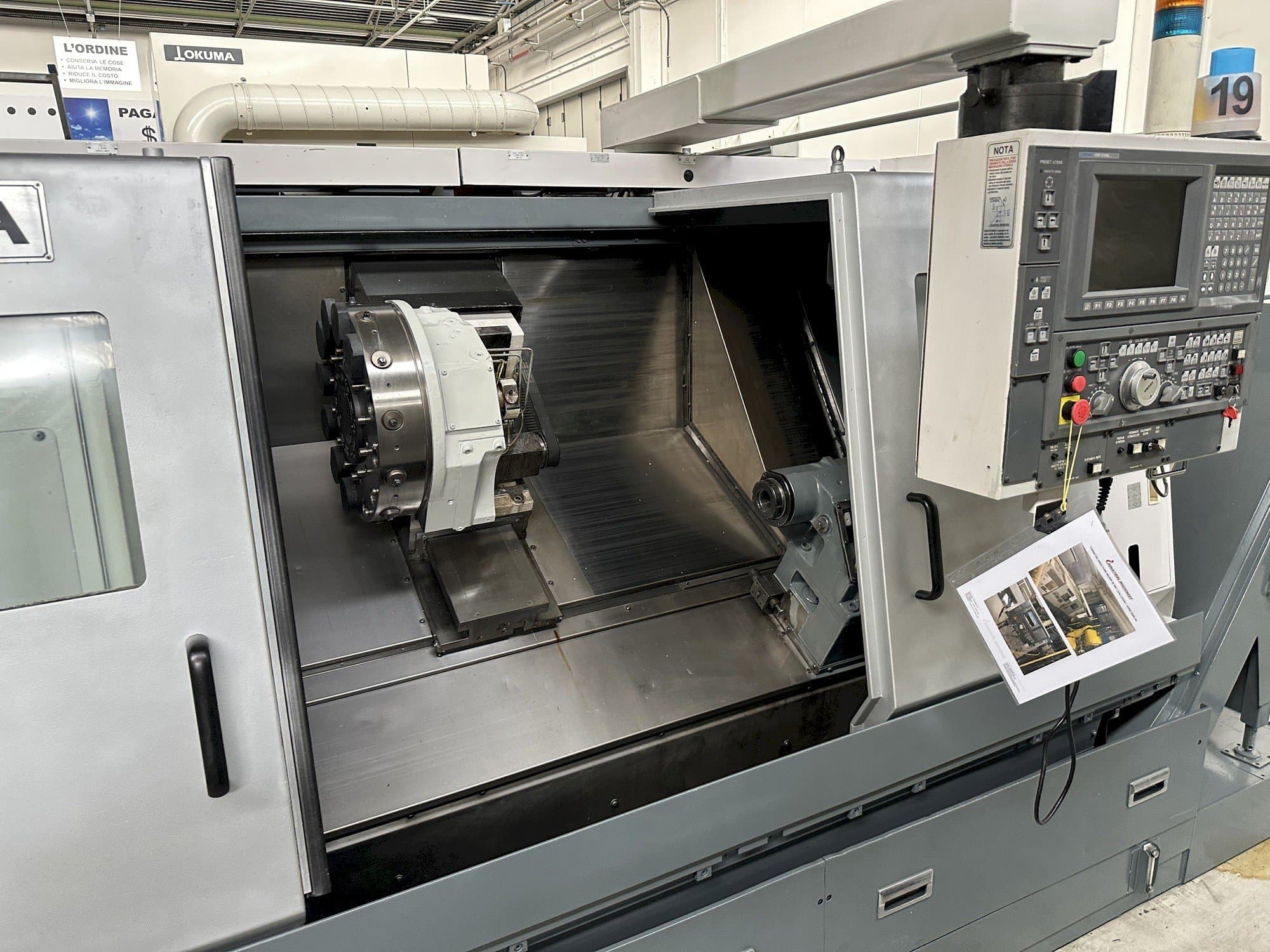 Area di lavoro della macchina Okuma LB 300 MC